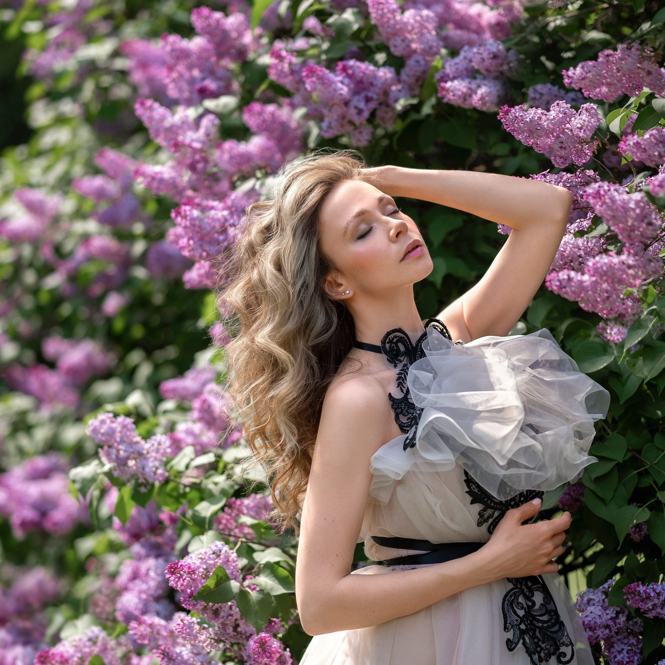 Фотосессия Алисы в&nbsp;сиреневом саду, часть1