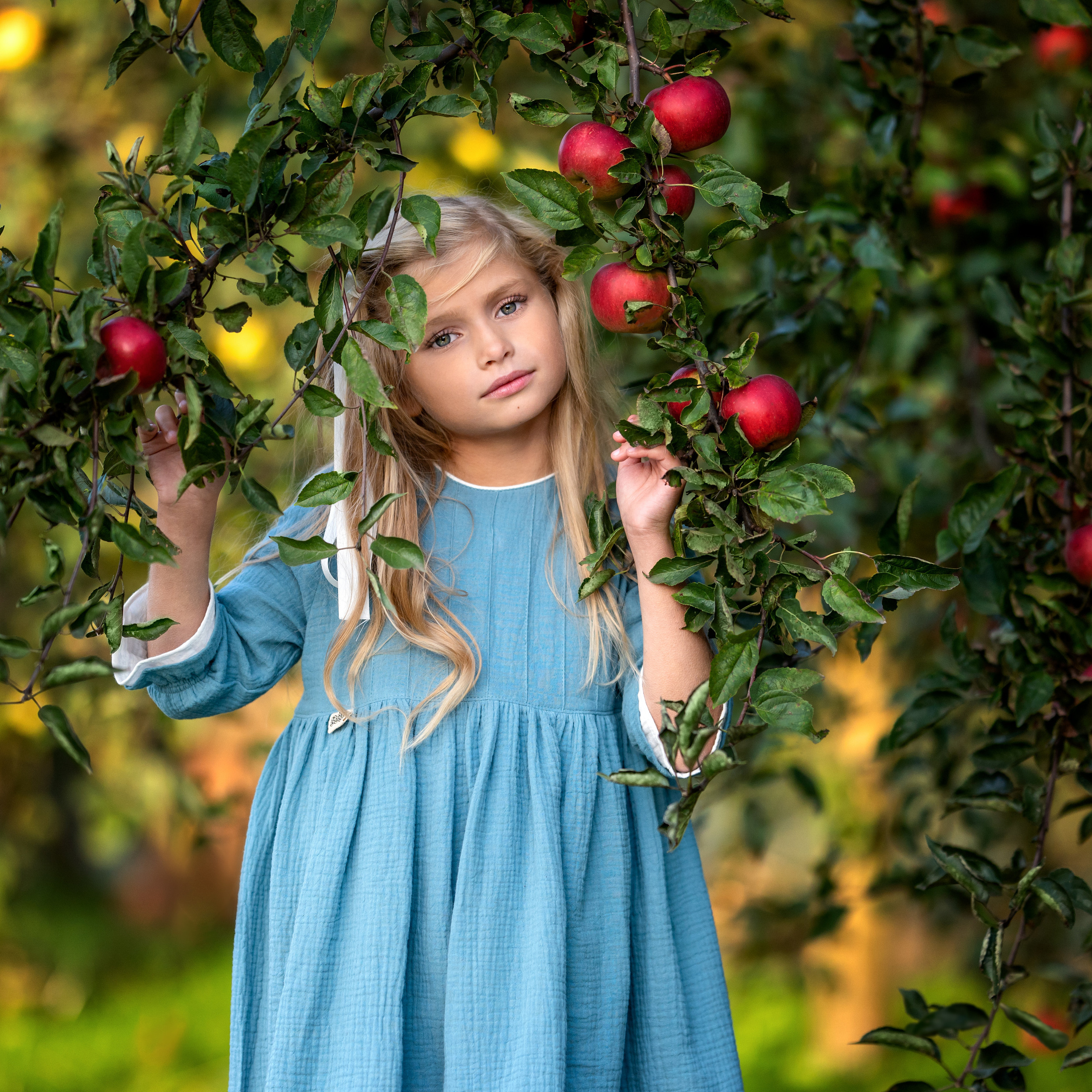 Фотосессия Алины-Виктории в&nbsp;яблоневом саду