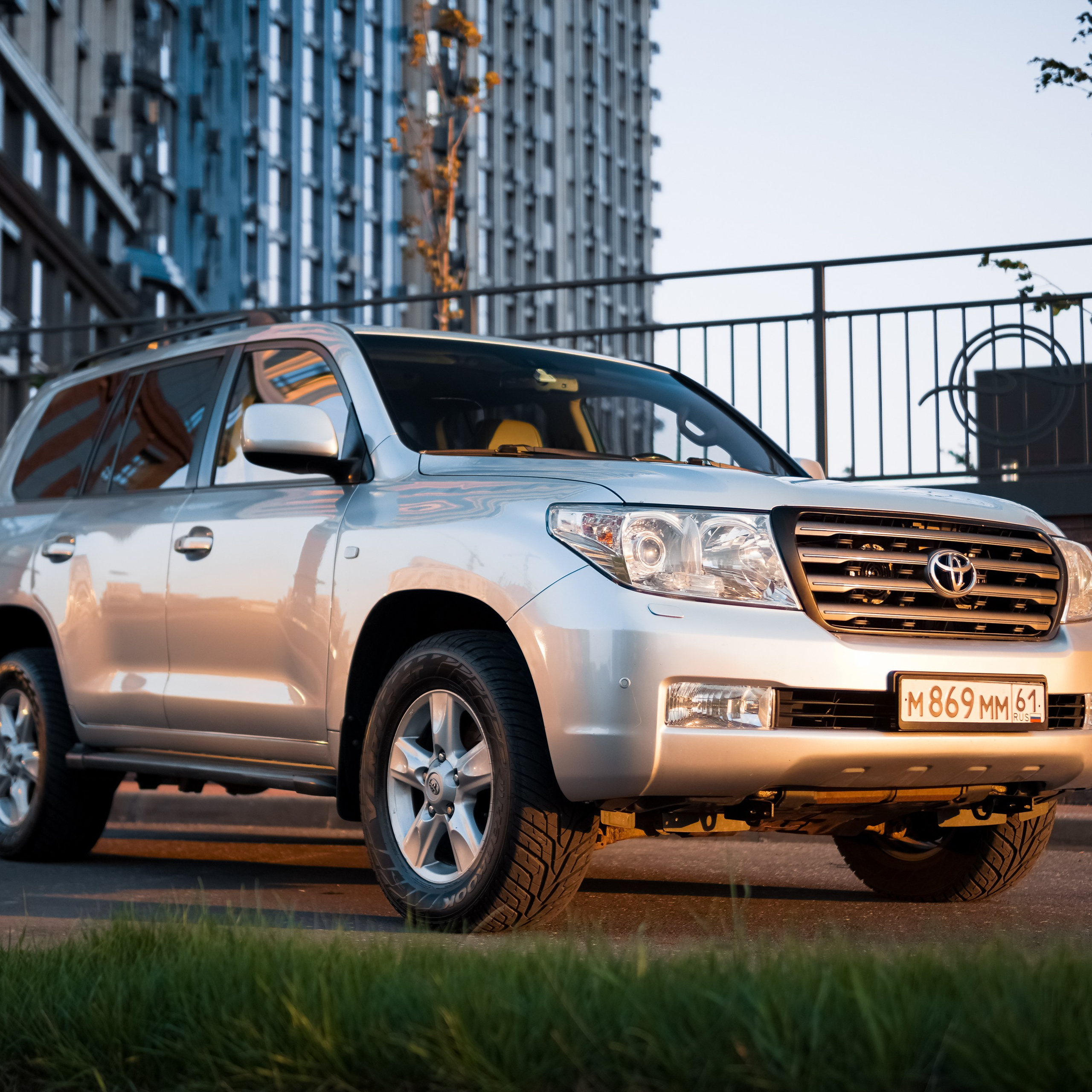 Toyota Land Cruiser 200