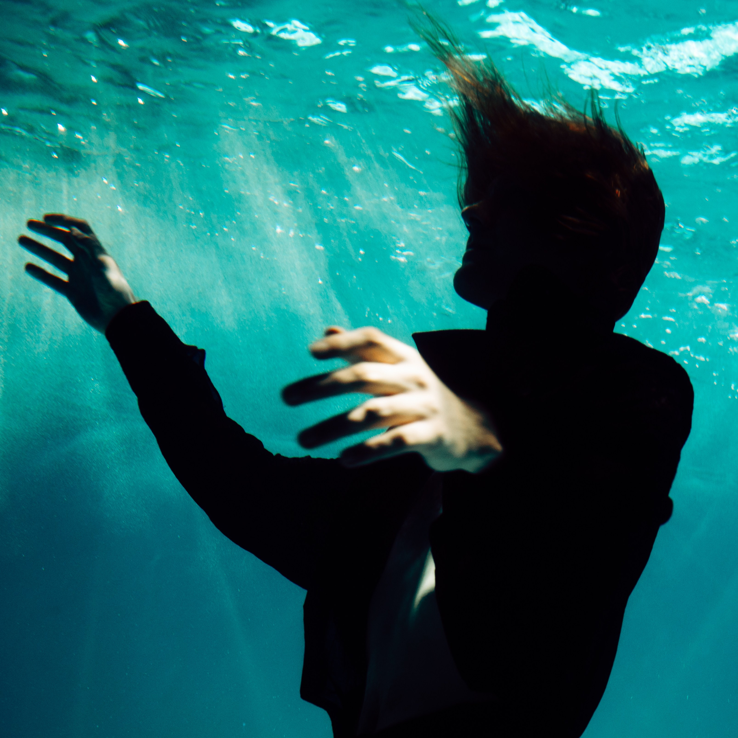 Мужская съёмка под водой