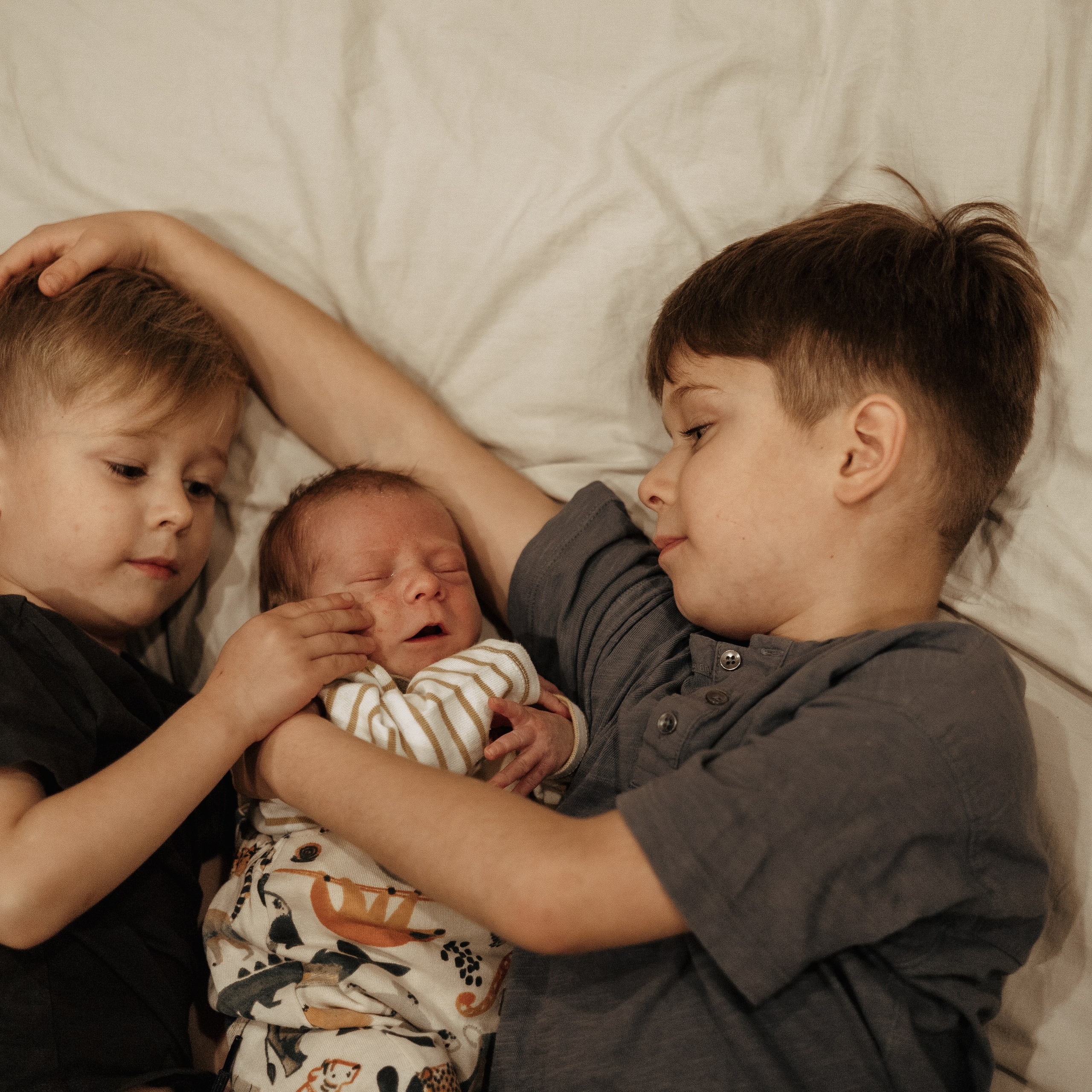 Встреча брата. Новорождённый Влад.