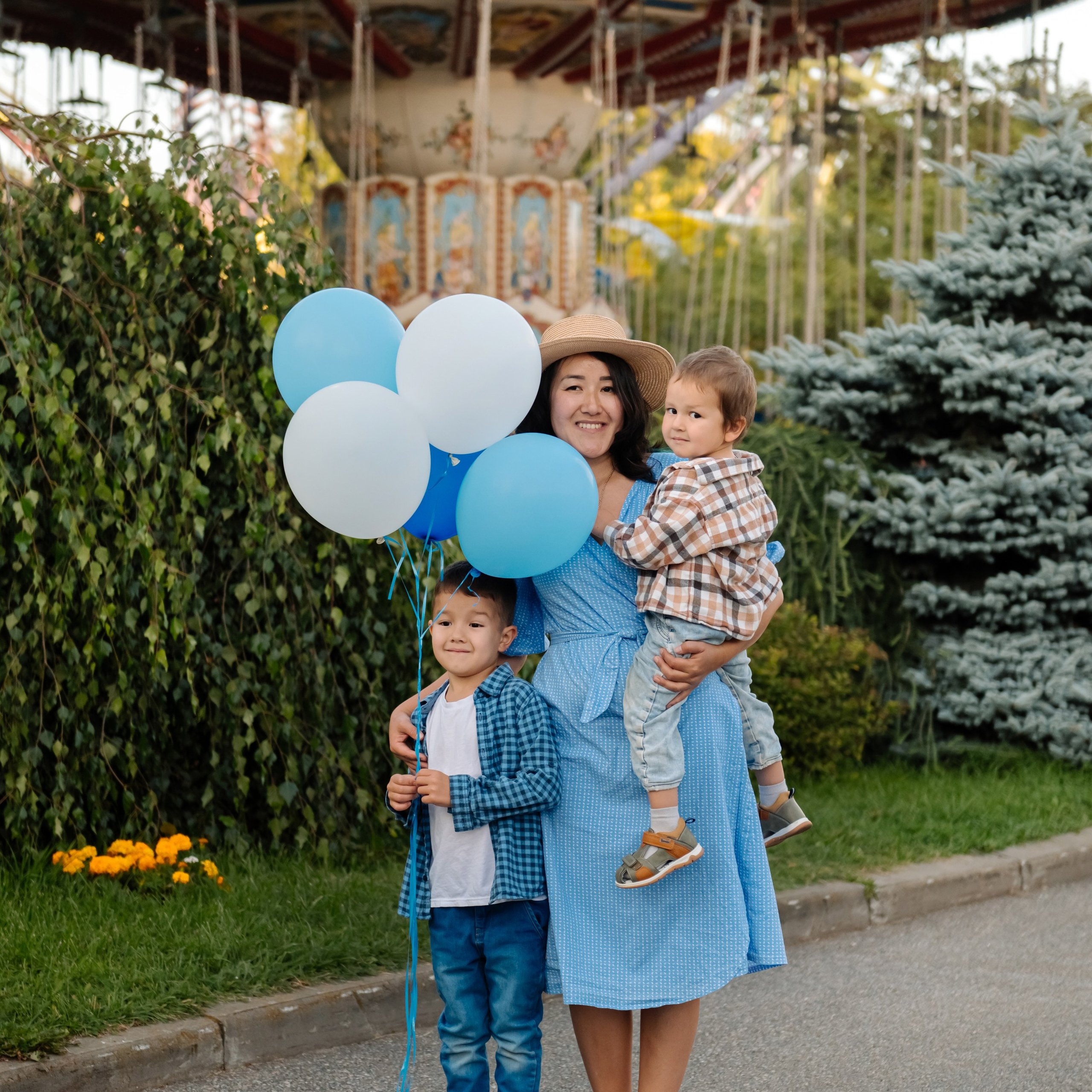 Семейная. Лилия с сыновьями