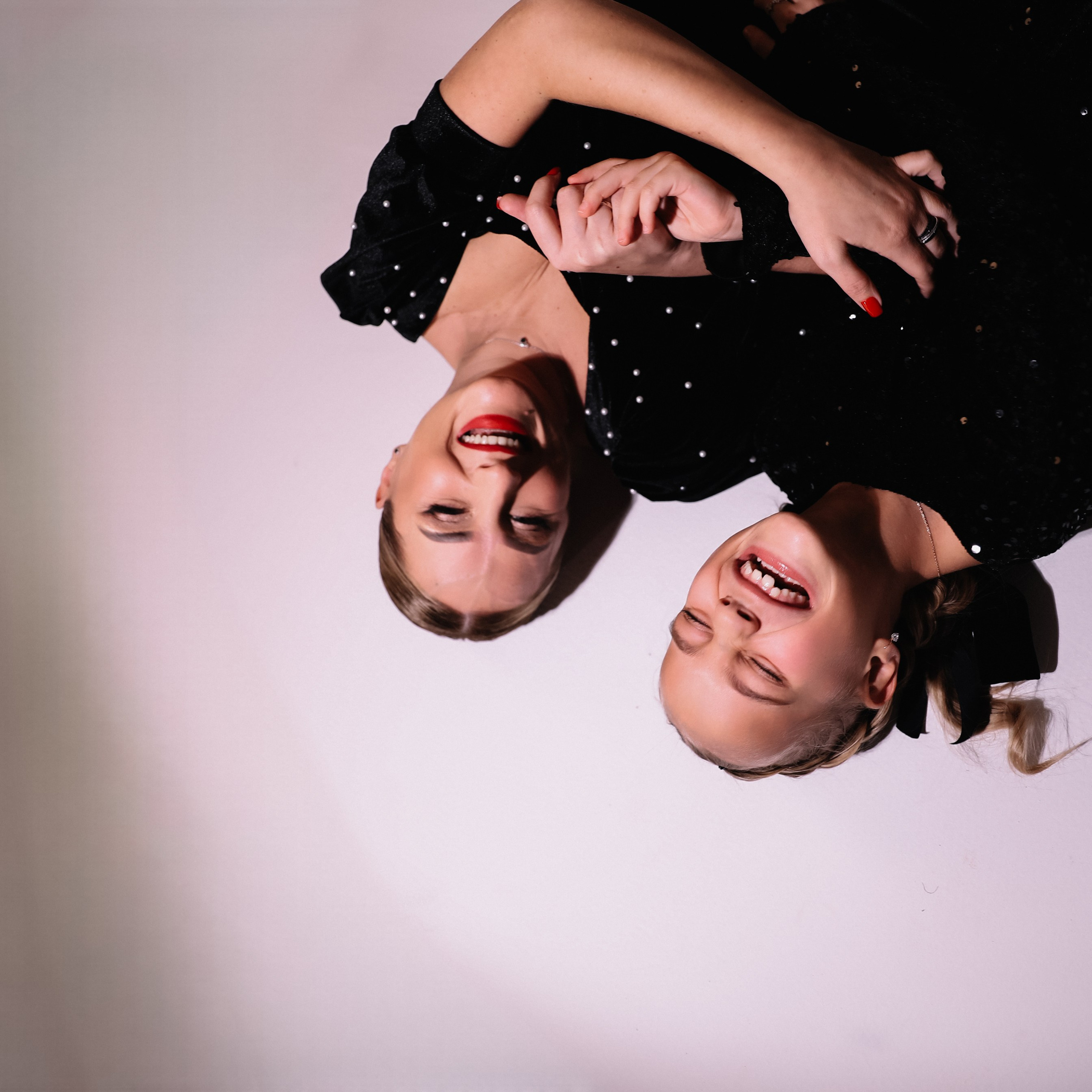 Они так похожи