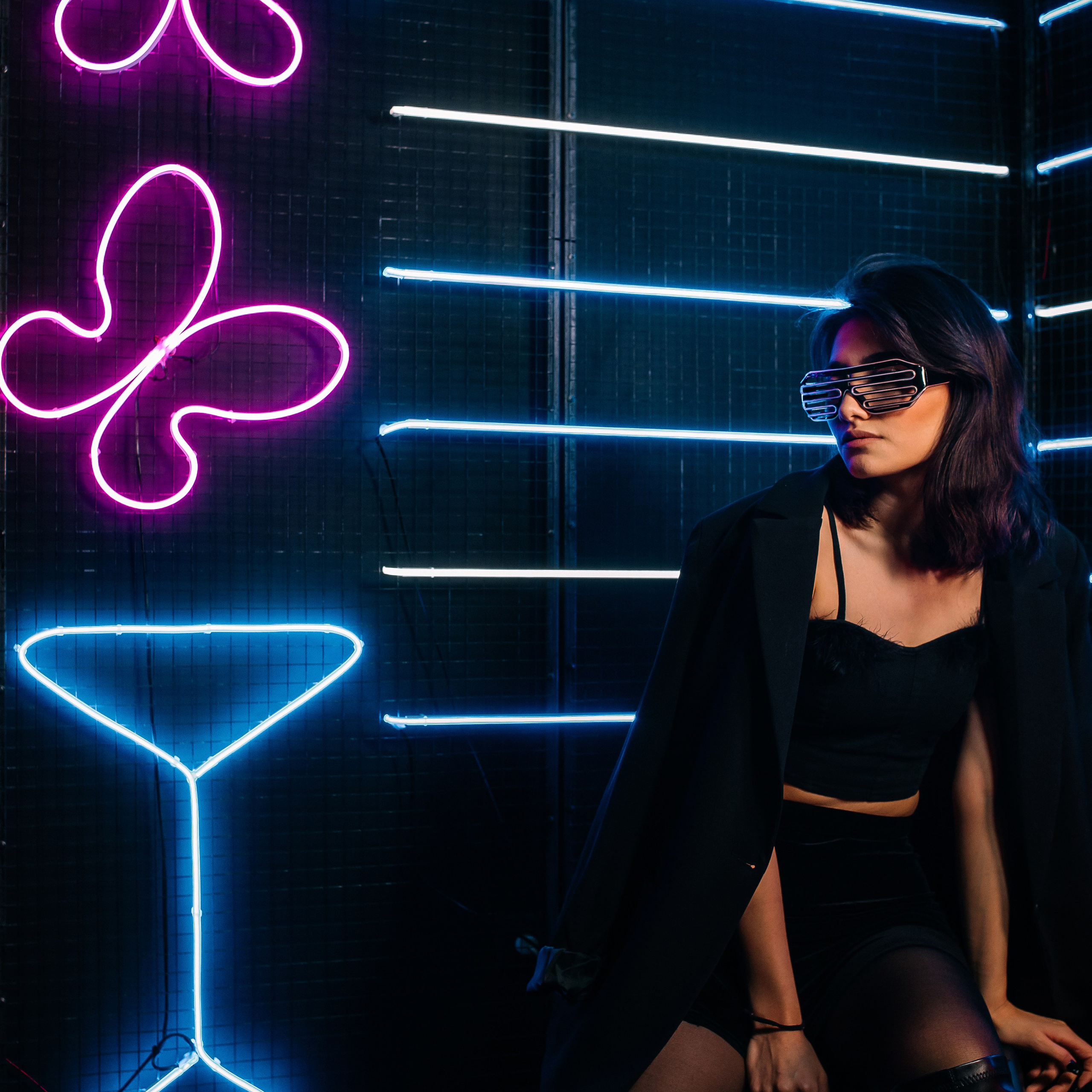 Аня — Неон