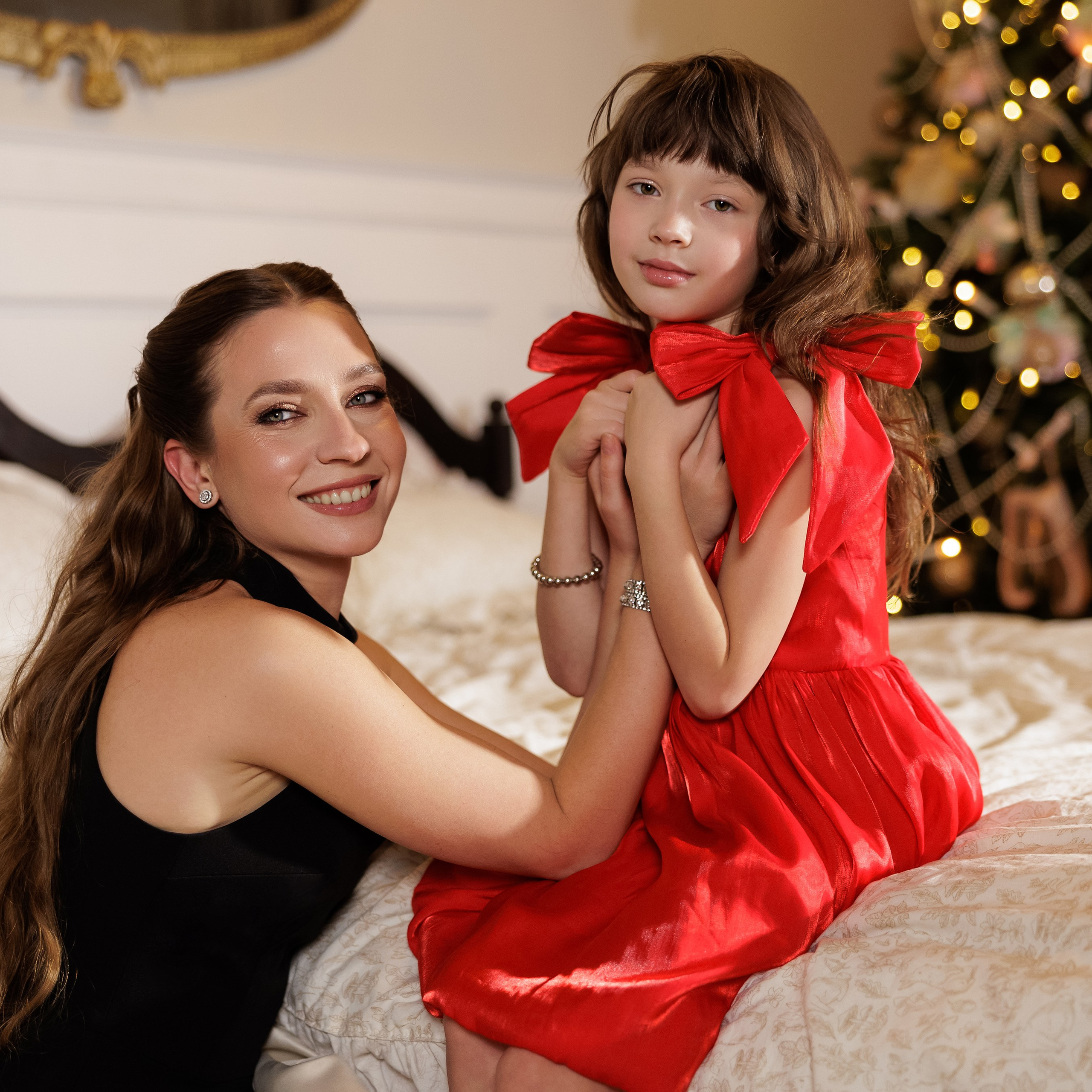Новогодняя семейная съёмка в студии. Людмила и Полина