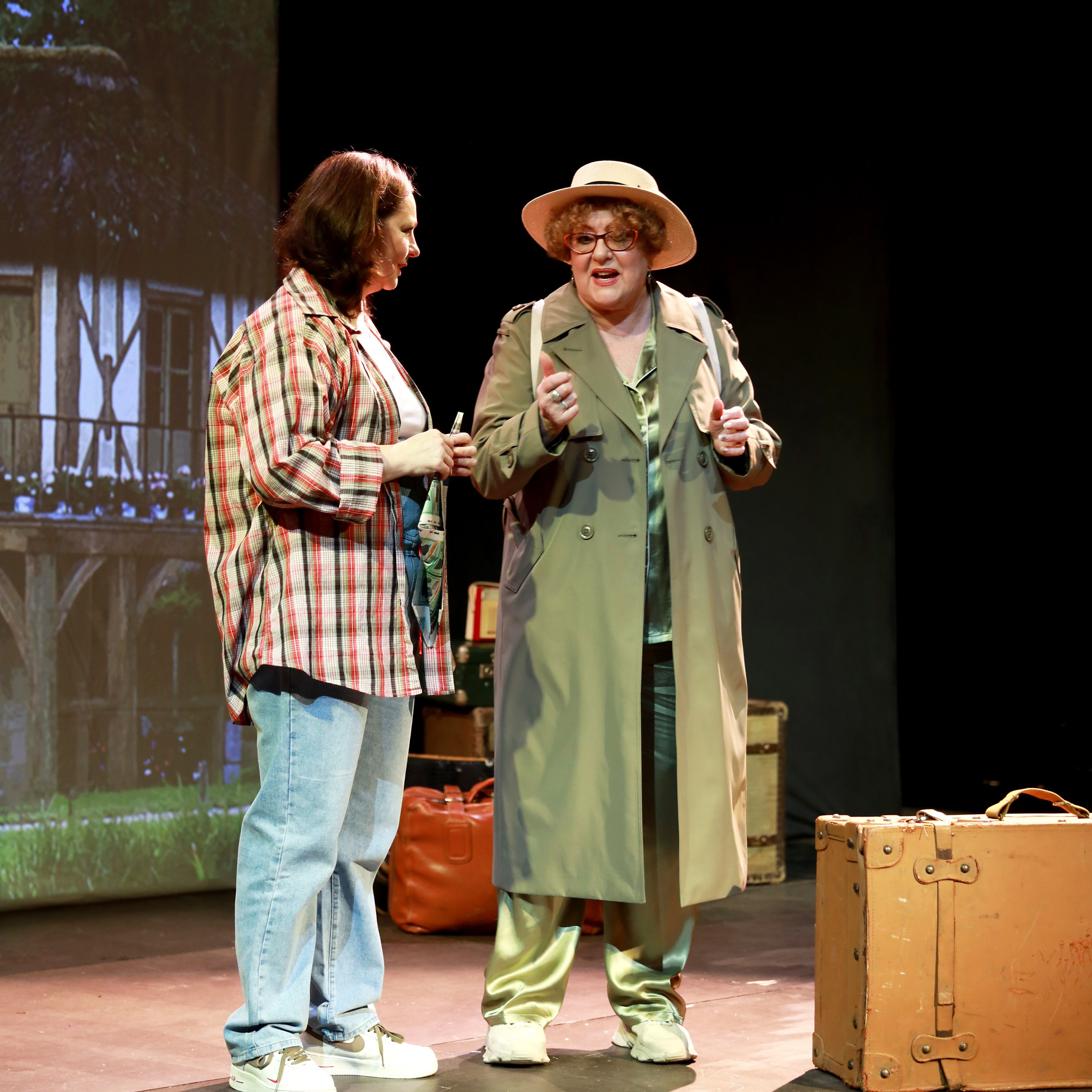 Театр драмы имени А.Кольцова «Беглянки»