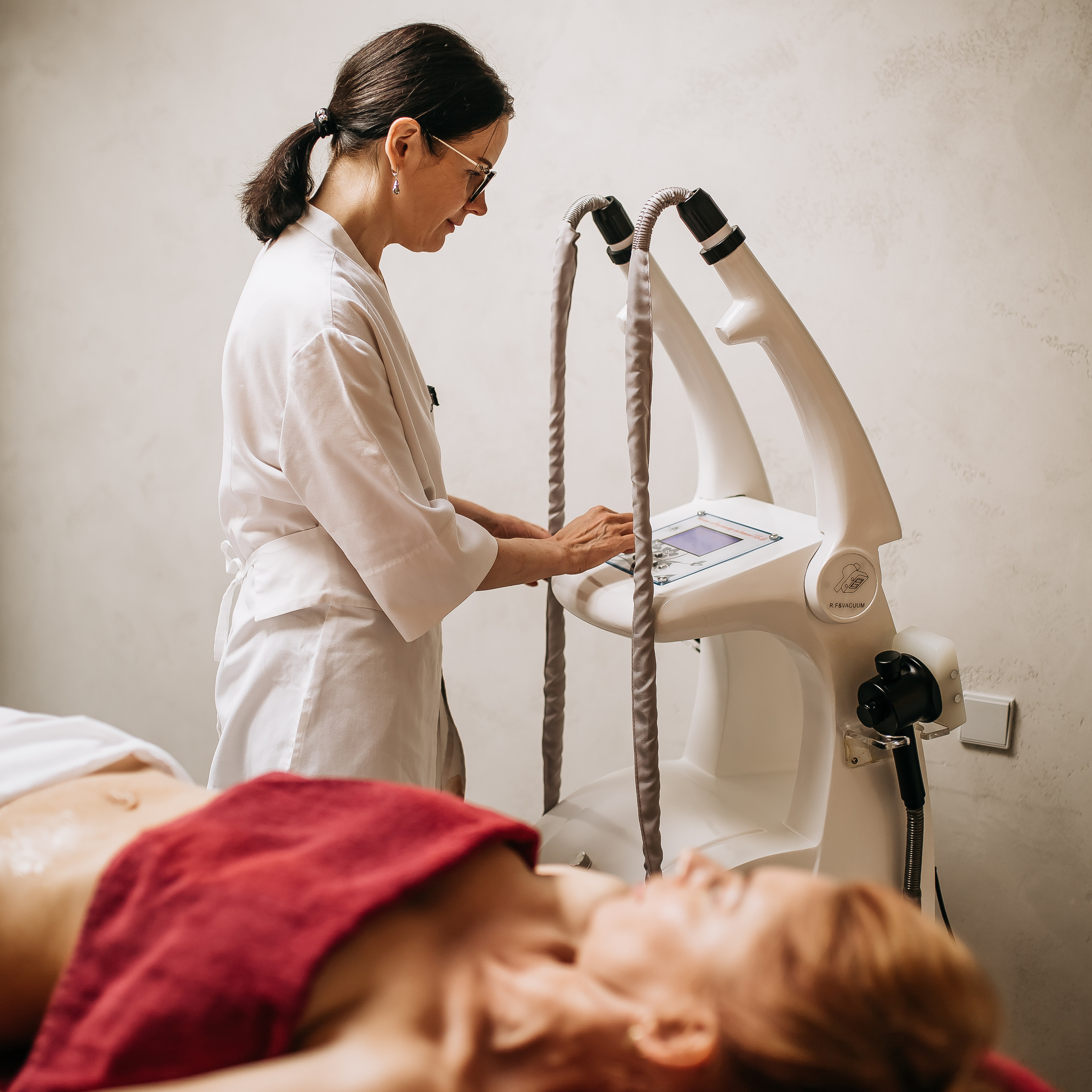 Контент «Аппаратный массаж».