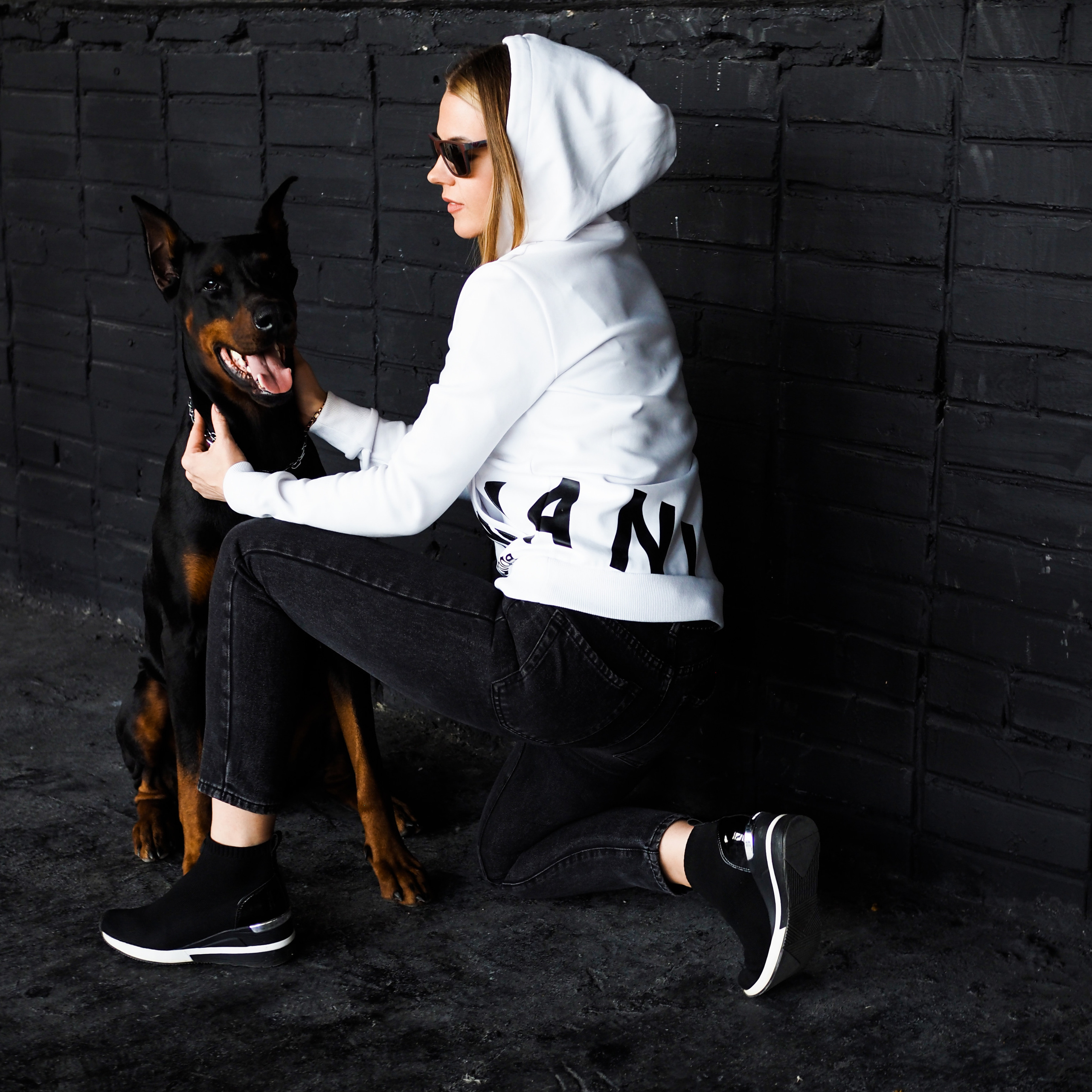 с доберманом