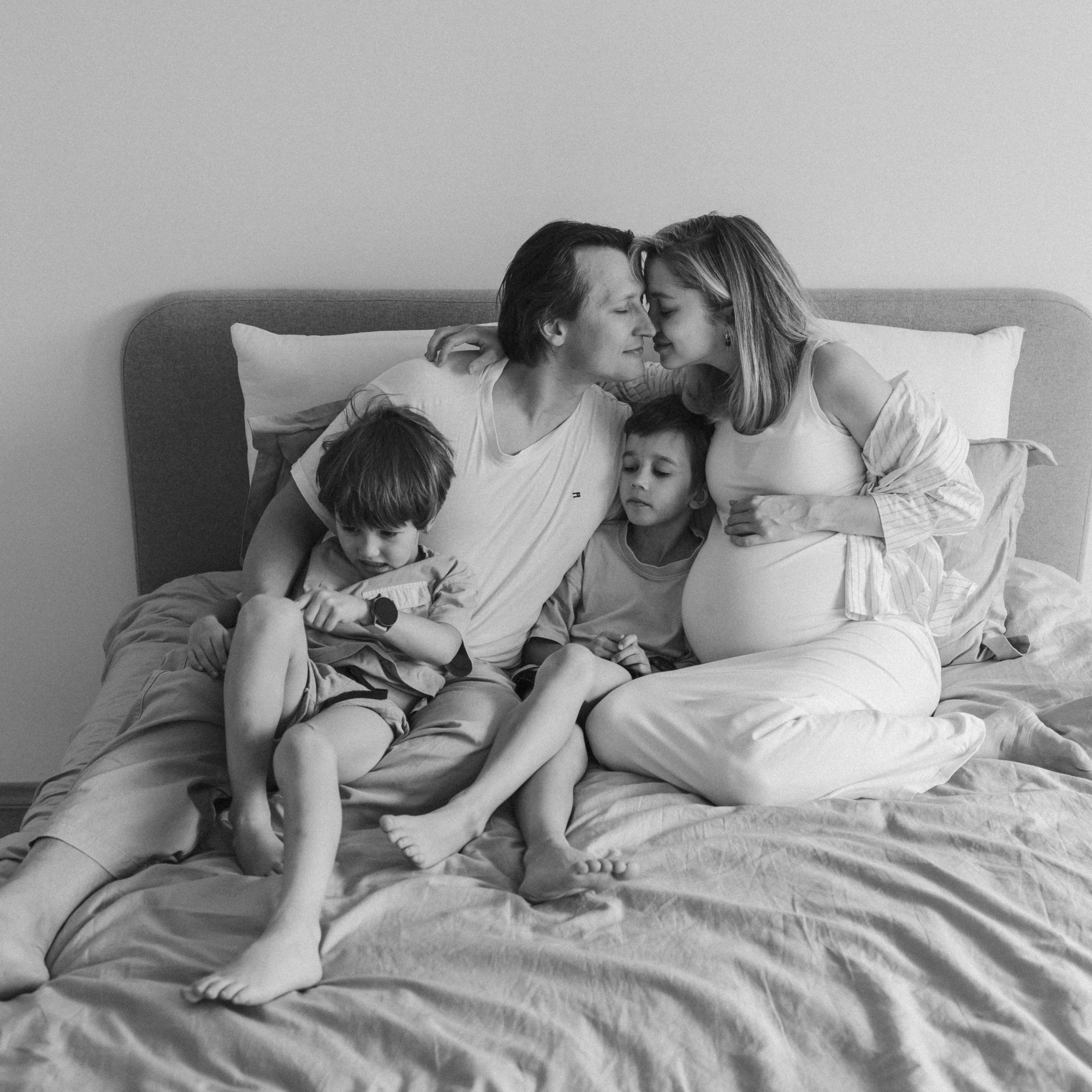 Катя, Паша, Валера и Родион ждут братика