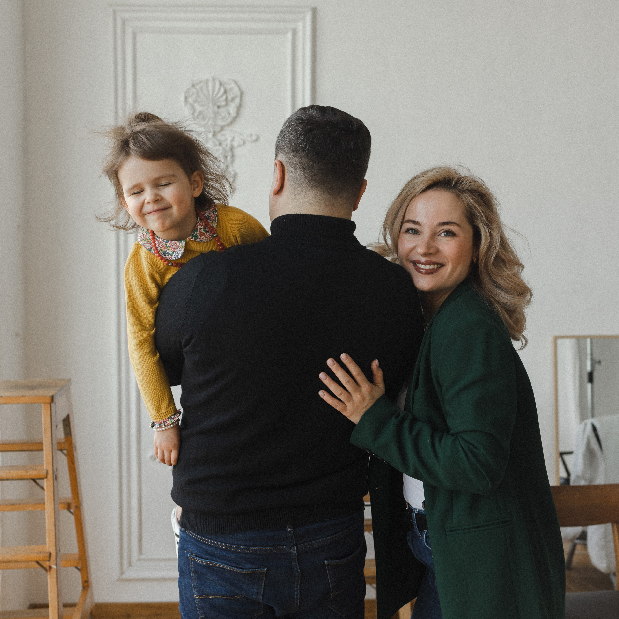 Оля, Саша и Аня