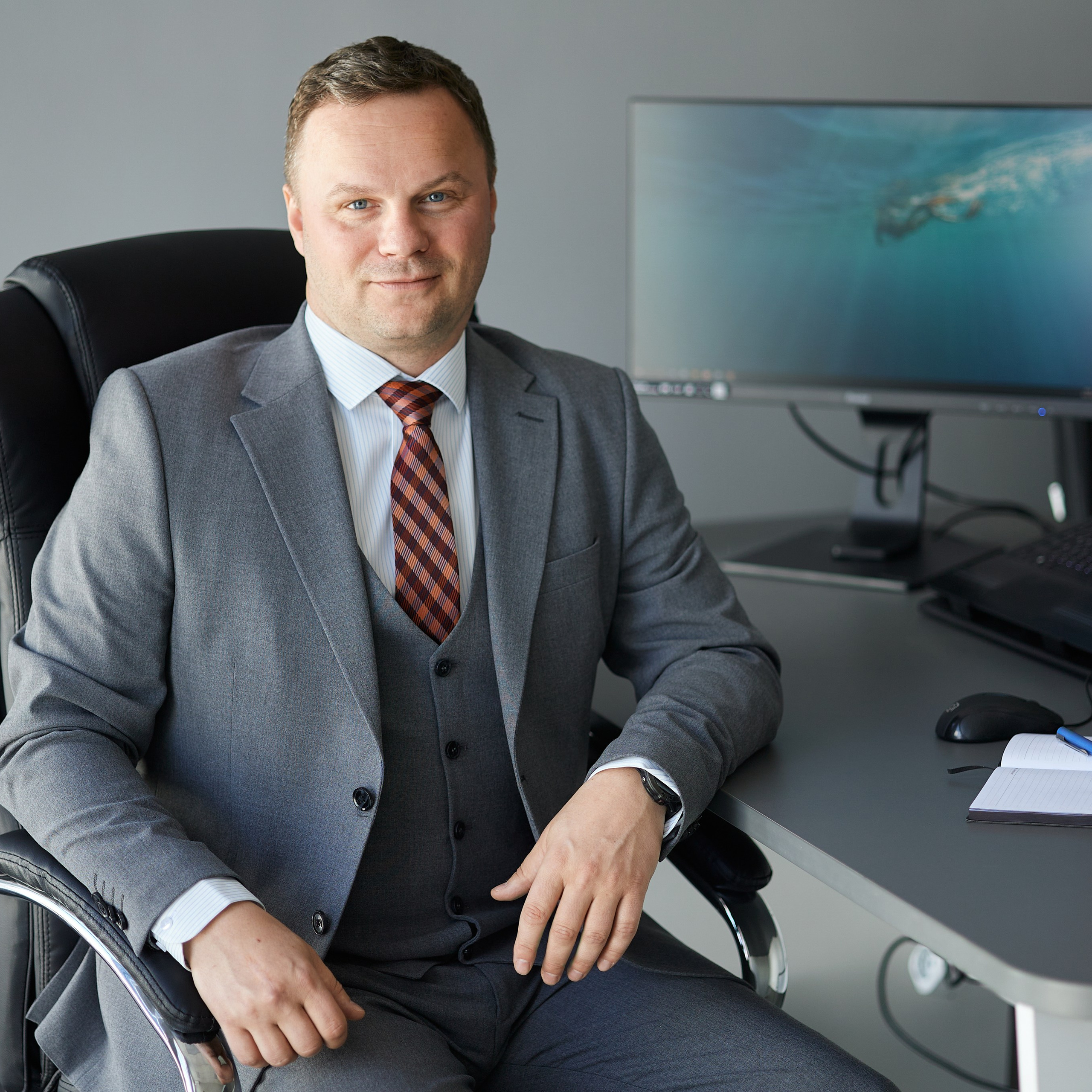 Сотрудники и Руководители