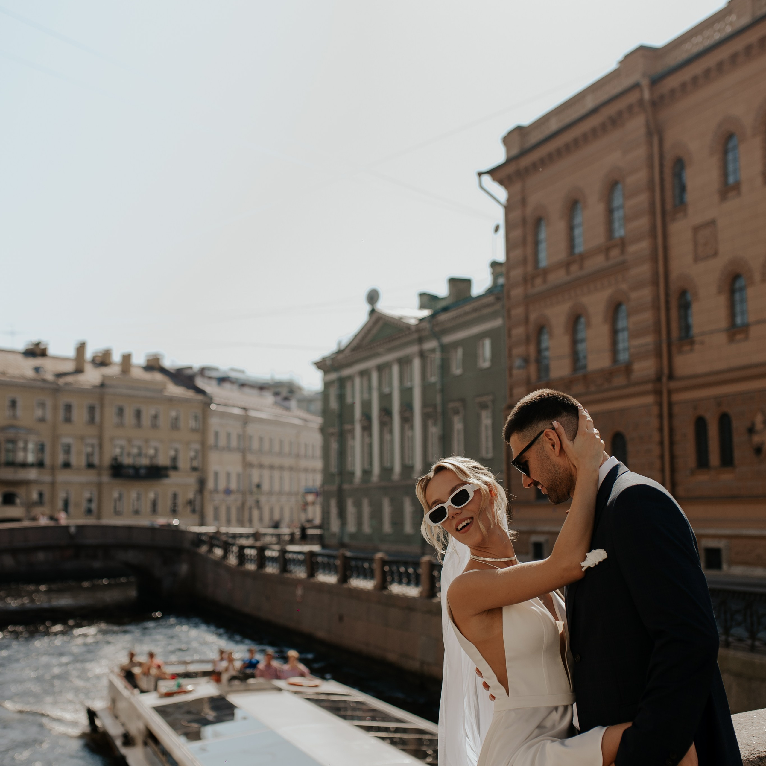 В объятиях