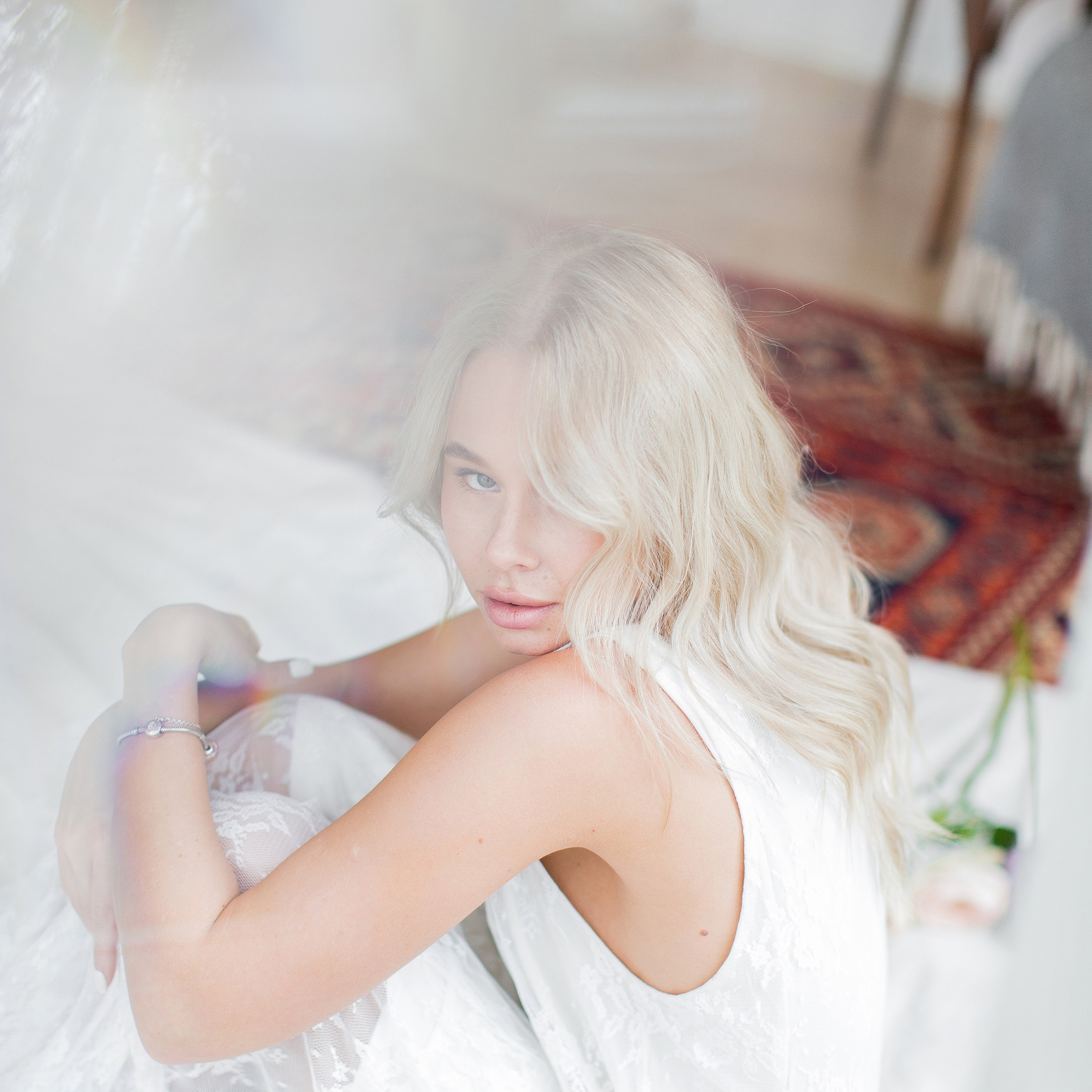 Отзывы о фотографе Анне Юмаловой — реальные истории клиентов. Женский фотограф в Санк-Петербурге и Москве — фотосессия девушки в студии, портрет, фотосъемка