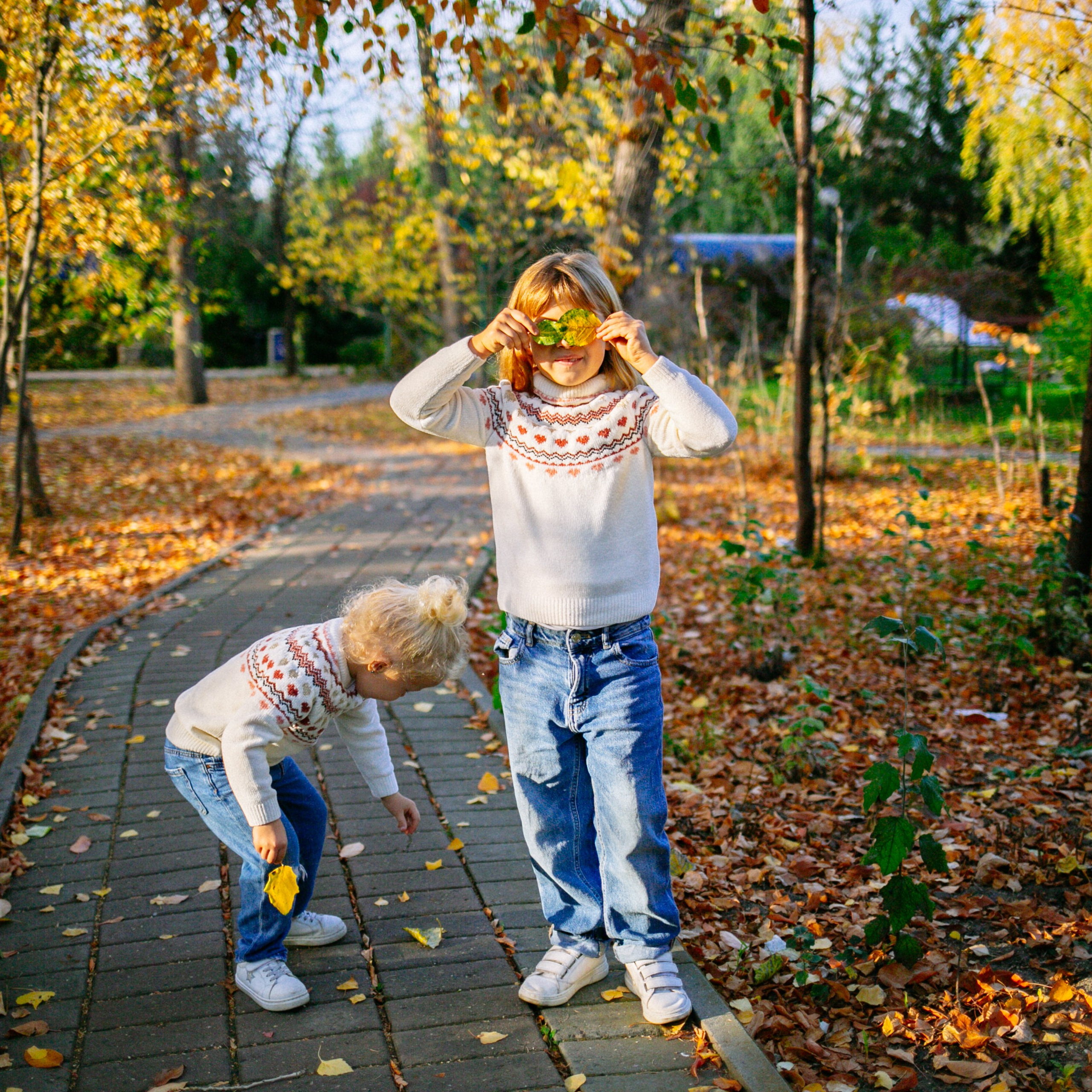 Юля, Анюта, Есения