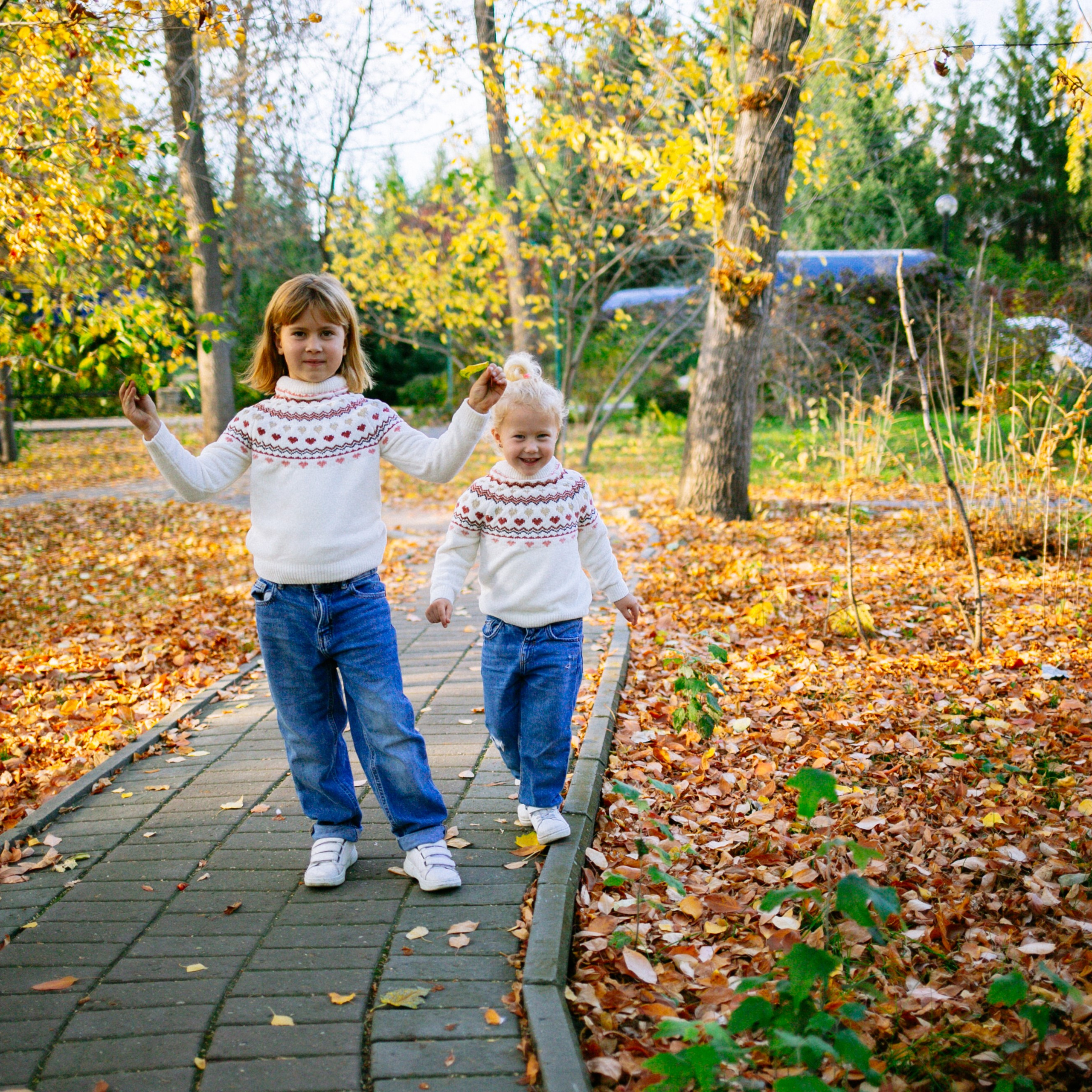 Юля, Анюта, Есения