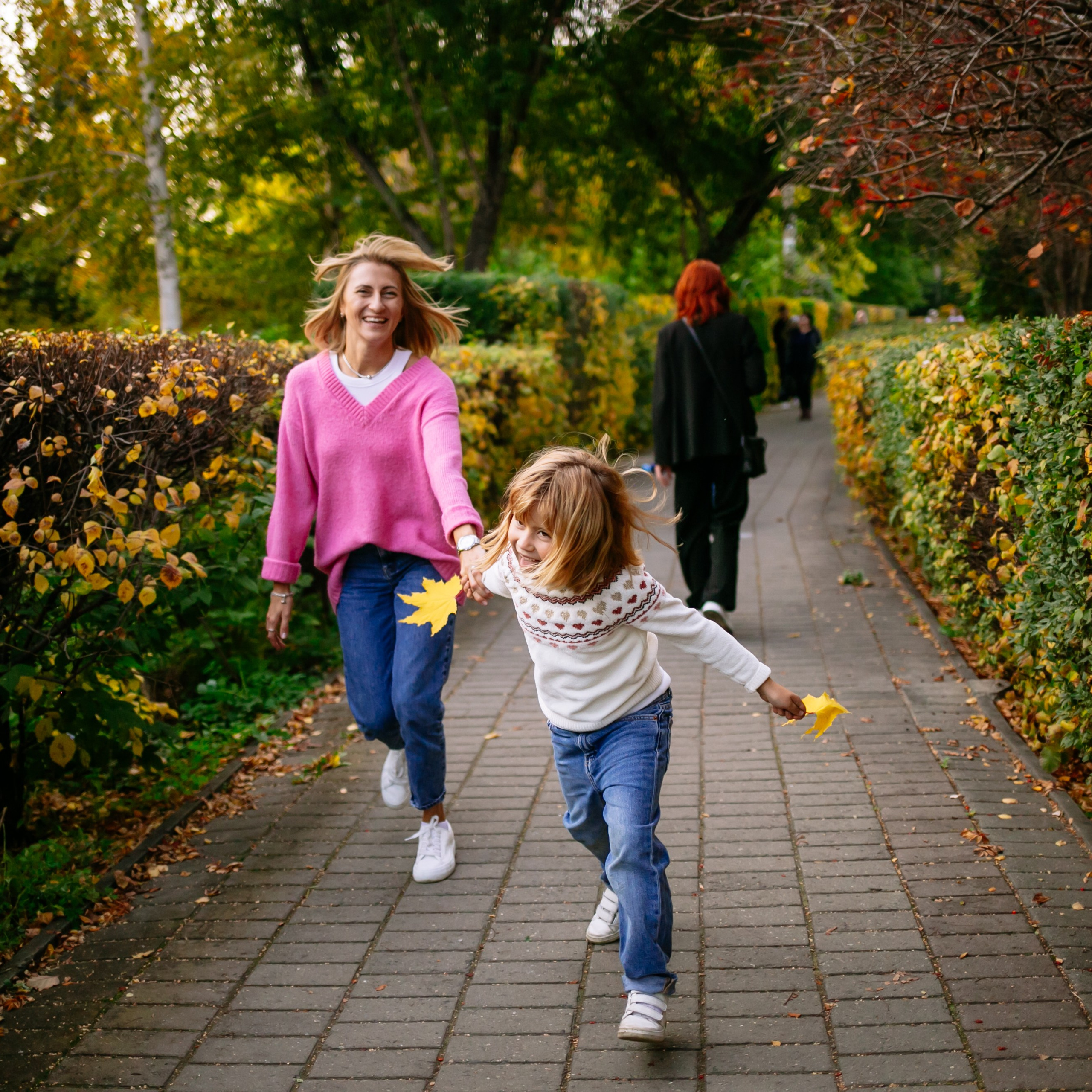 Юля, Анюта, Есения