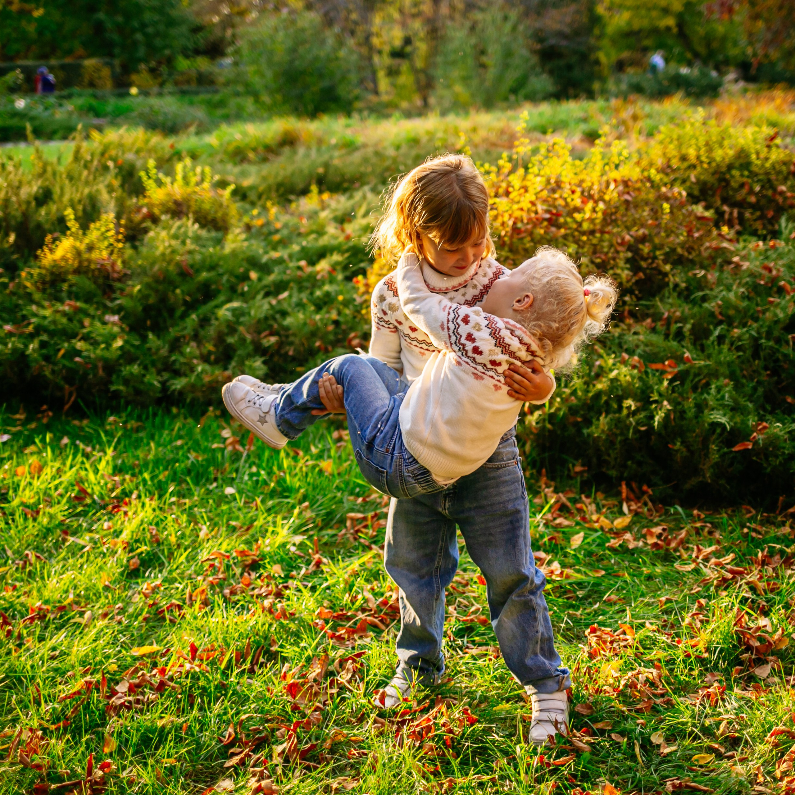 Юля, Анюта, Есения