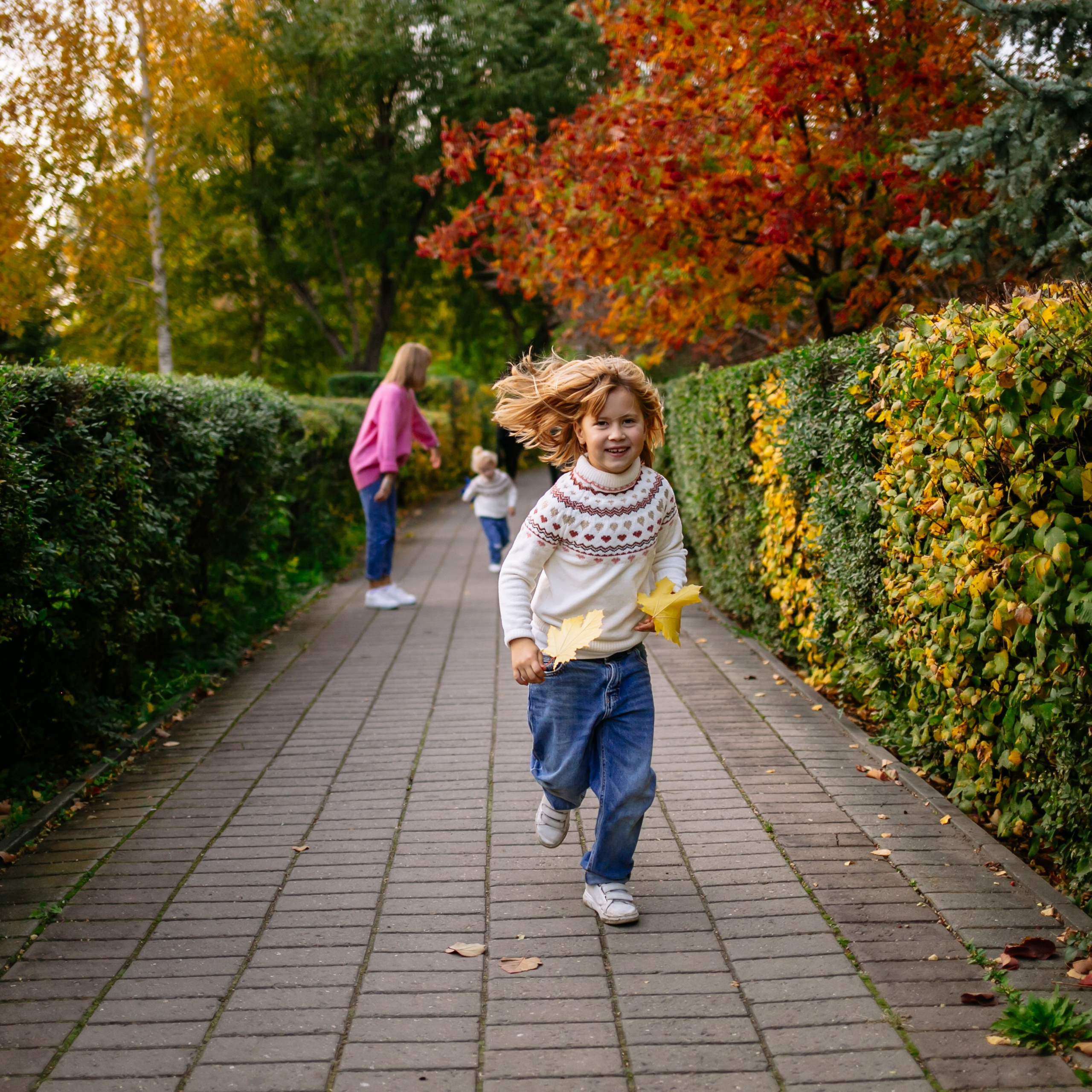 Юля, Анюта, Есения