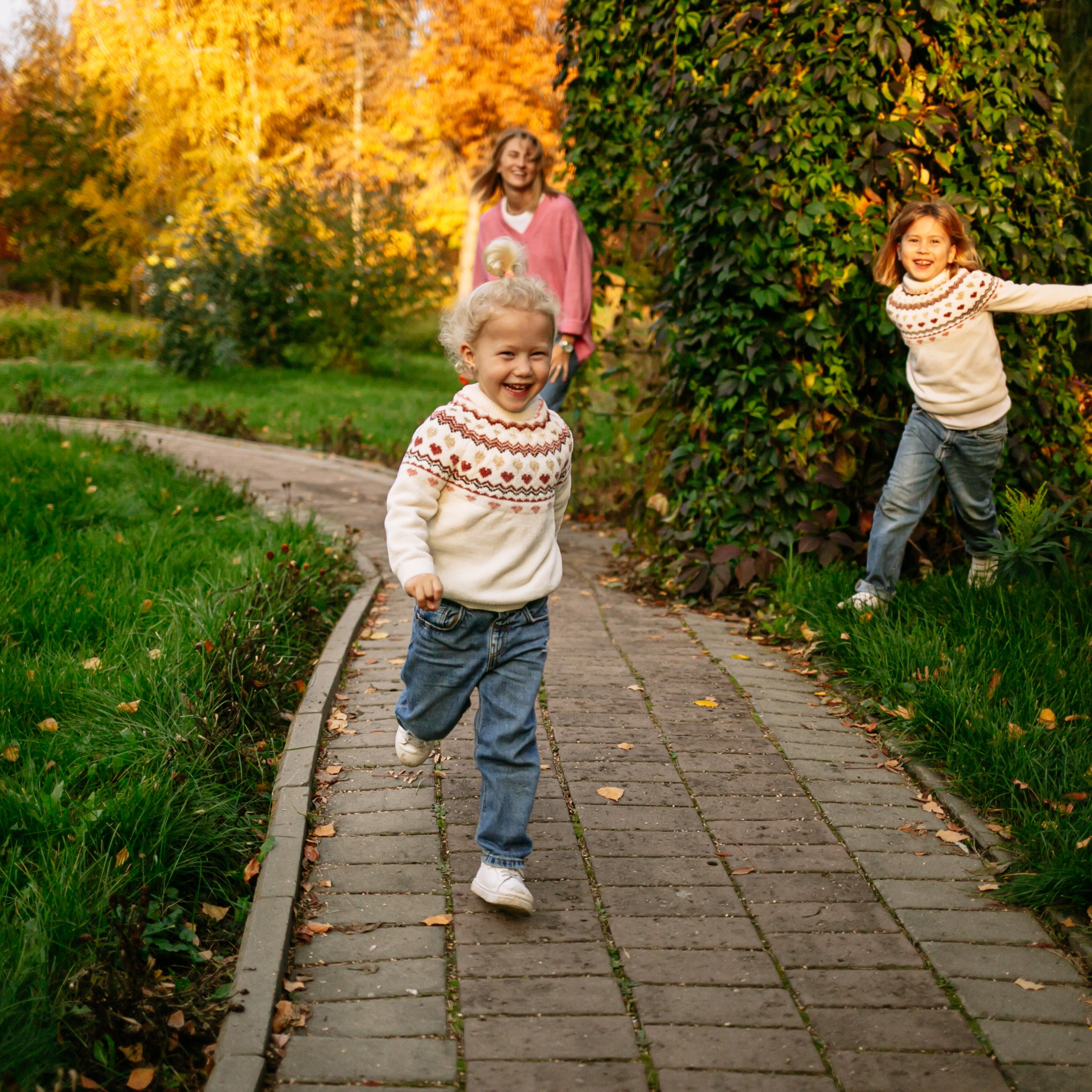 Юля, Анюта, Есения