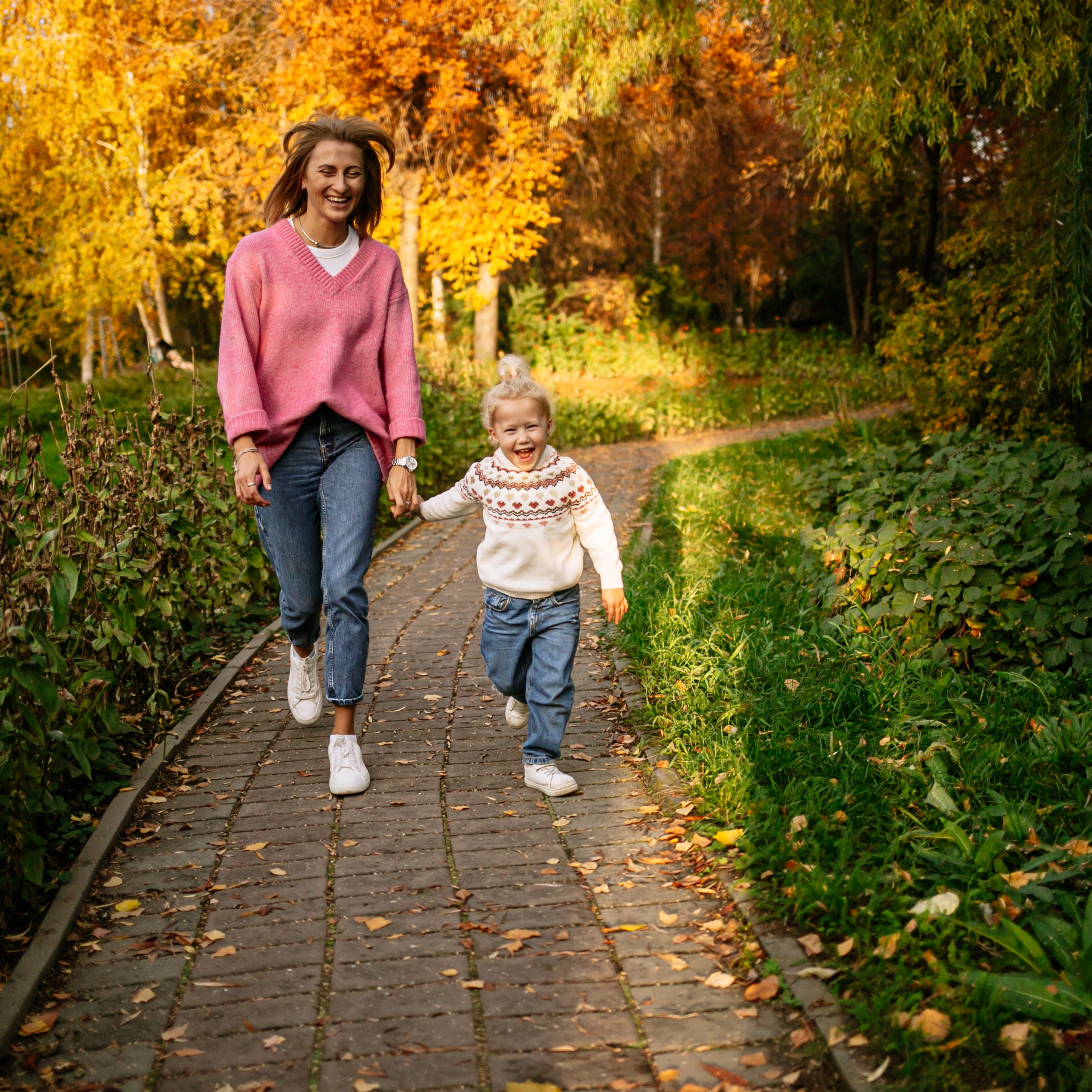 Юля, Анюта, Есения