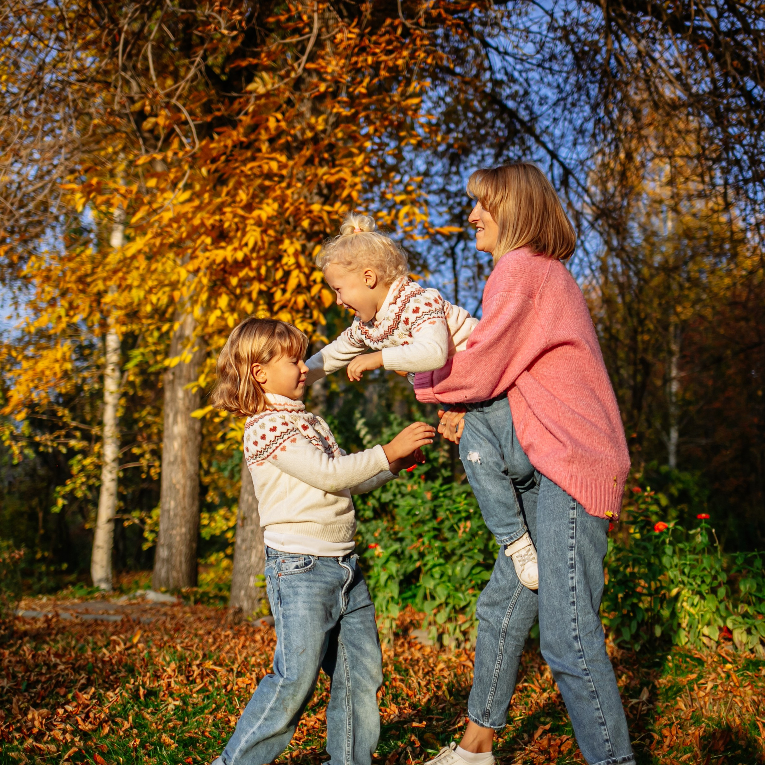 Юля, Анюта, Есения