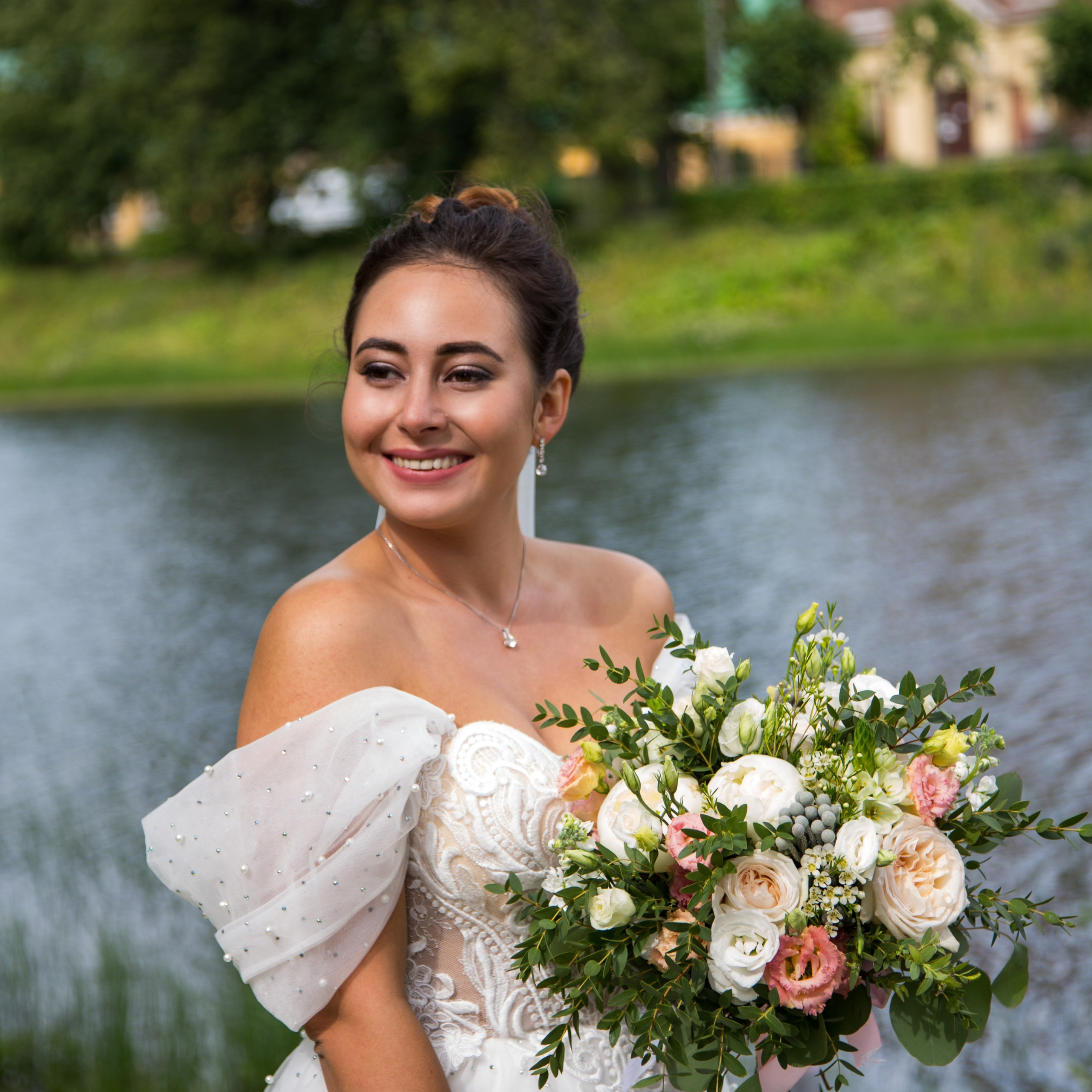 Сборы невесты в отеле, фотосессия в Пушкине