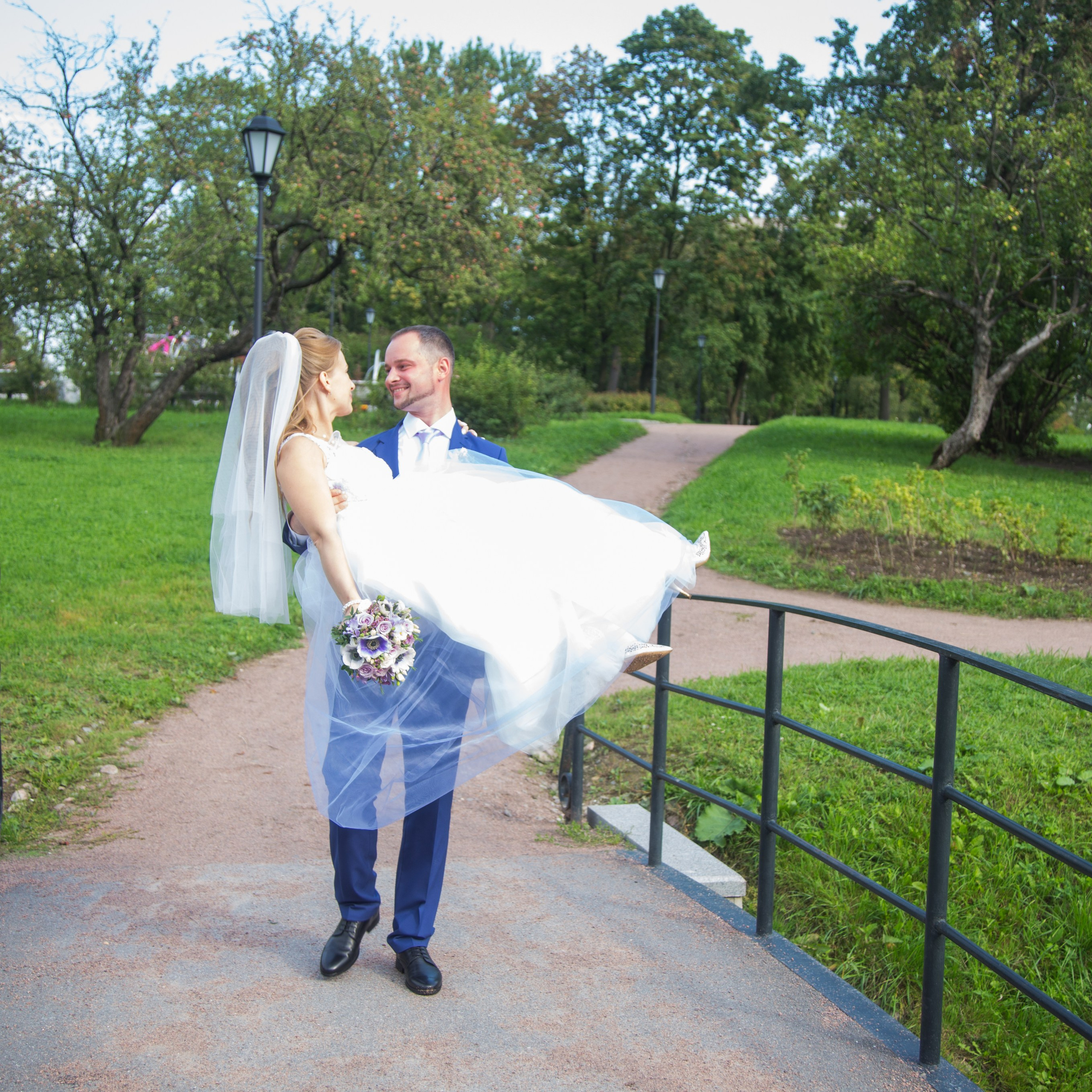 Свадебная фотосессия в Летнем саду и набережной Невы