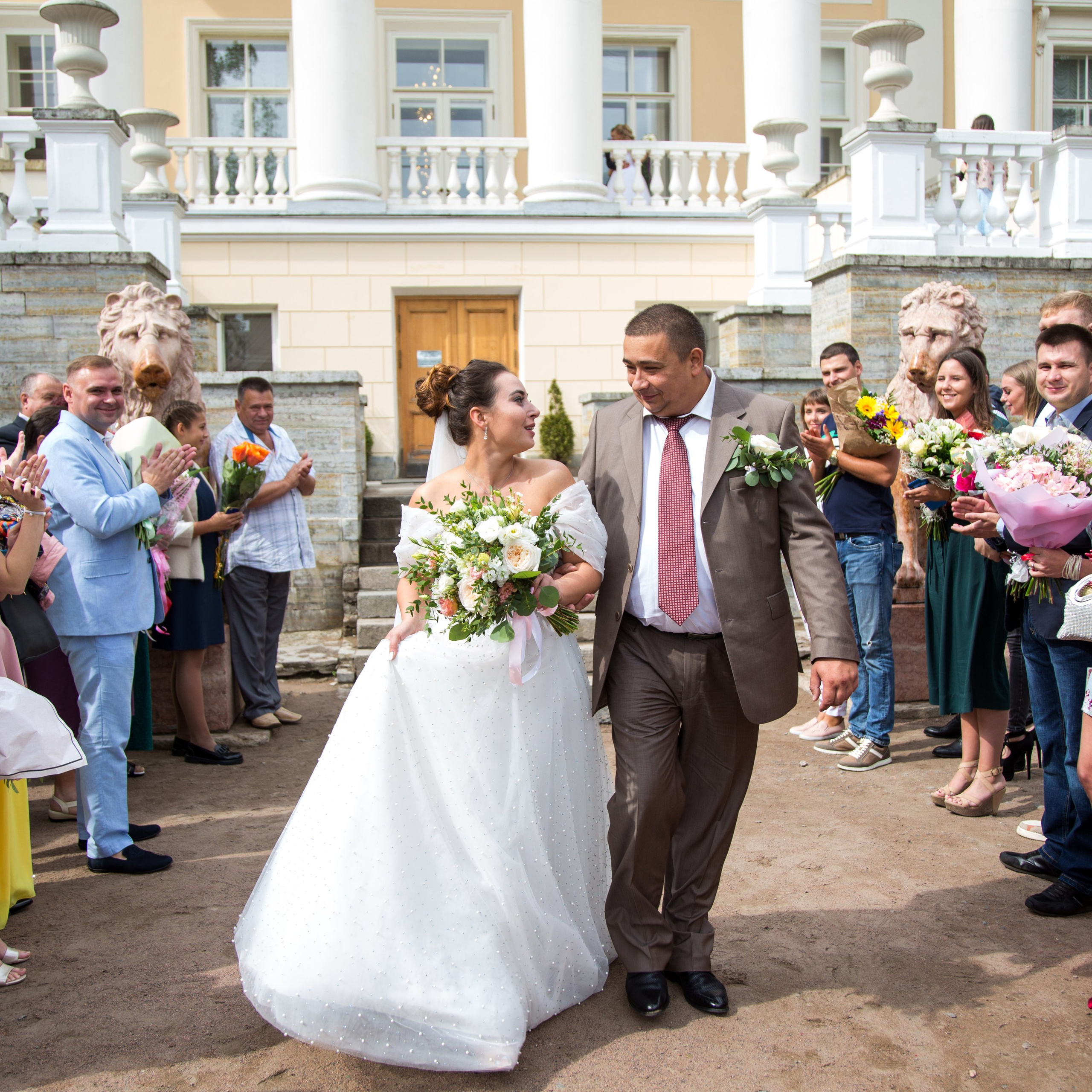 Сборы невесты в отеле, фотосессия в Пушкине