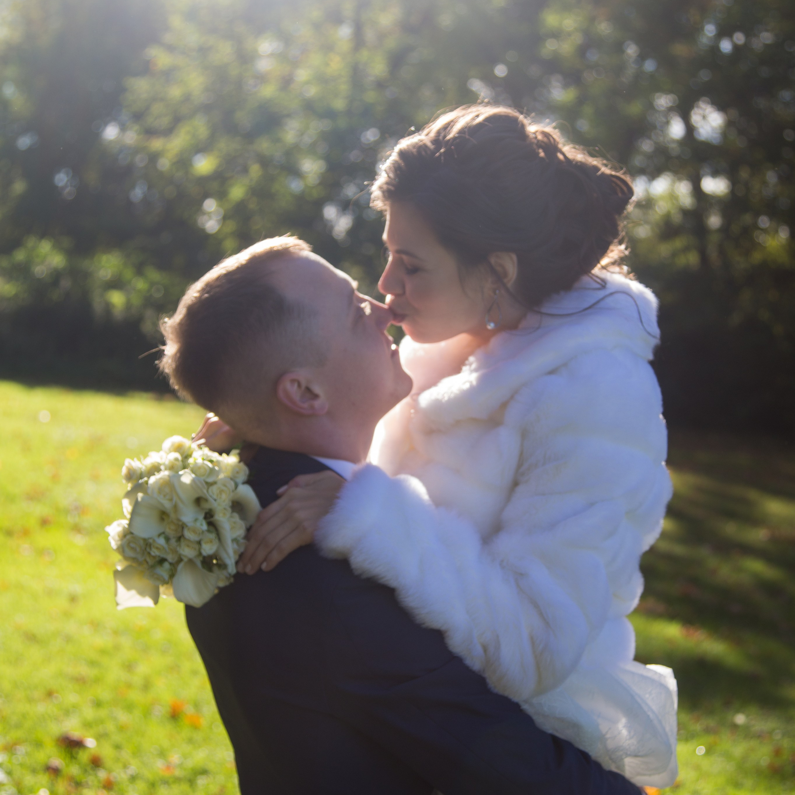 Свадебная съемка в студии и прогулка по парку Александрия