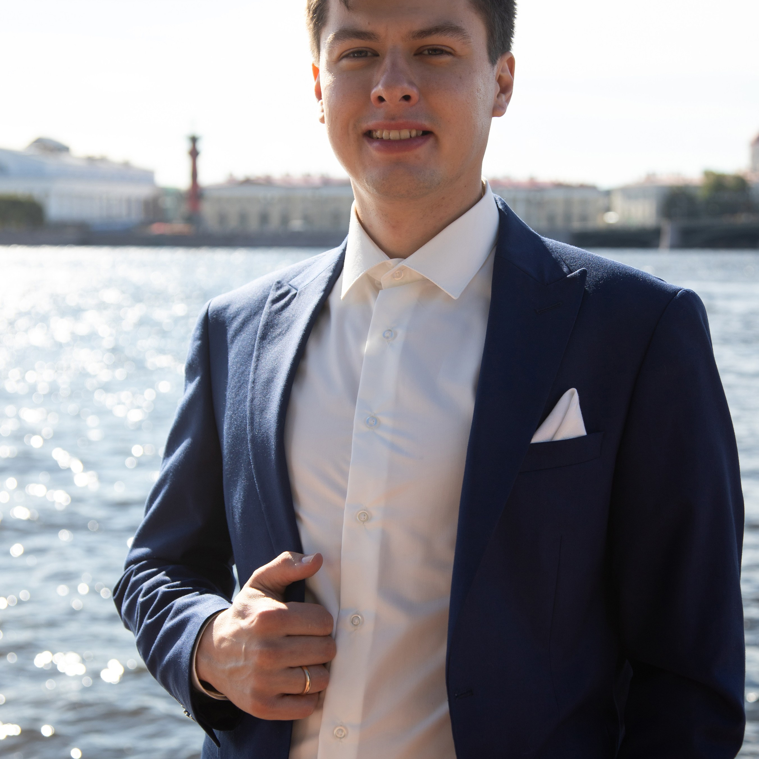 Жених на набережной Петропавловской крепости  - фотограф Мартынов Андрей