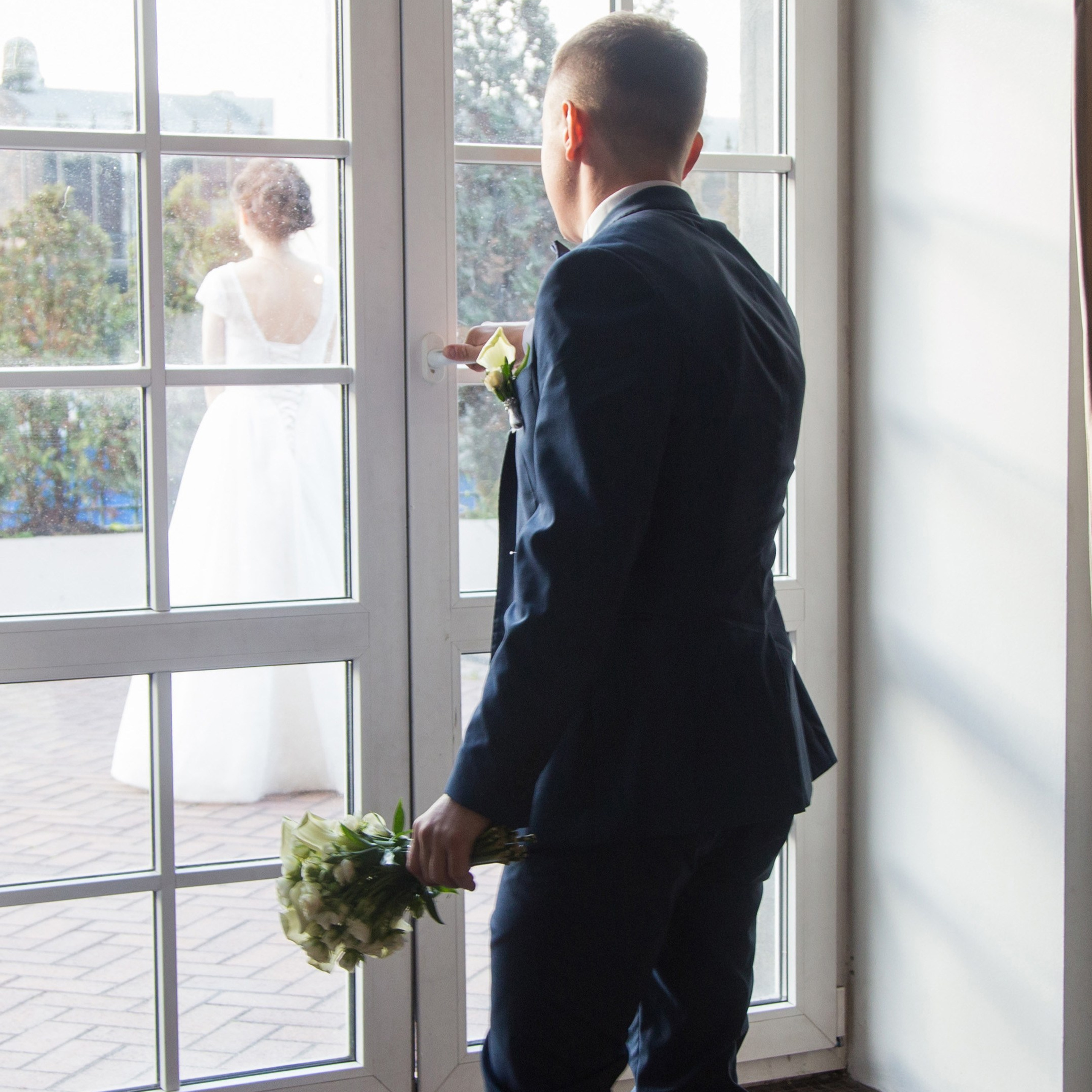 Свадебная съемка в студии и прогулка по парку Александрия