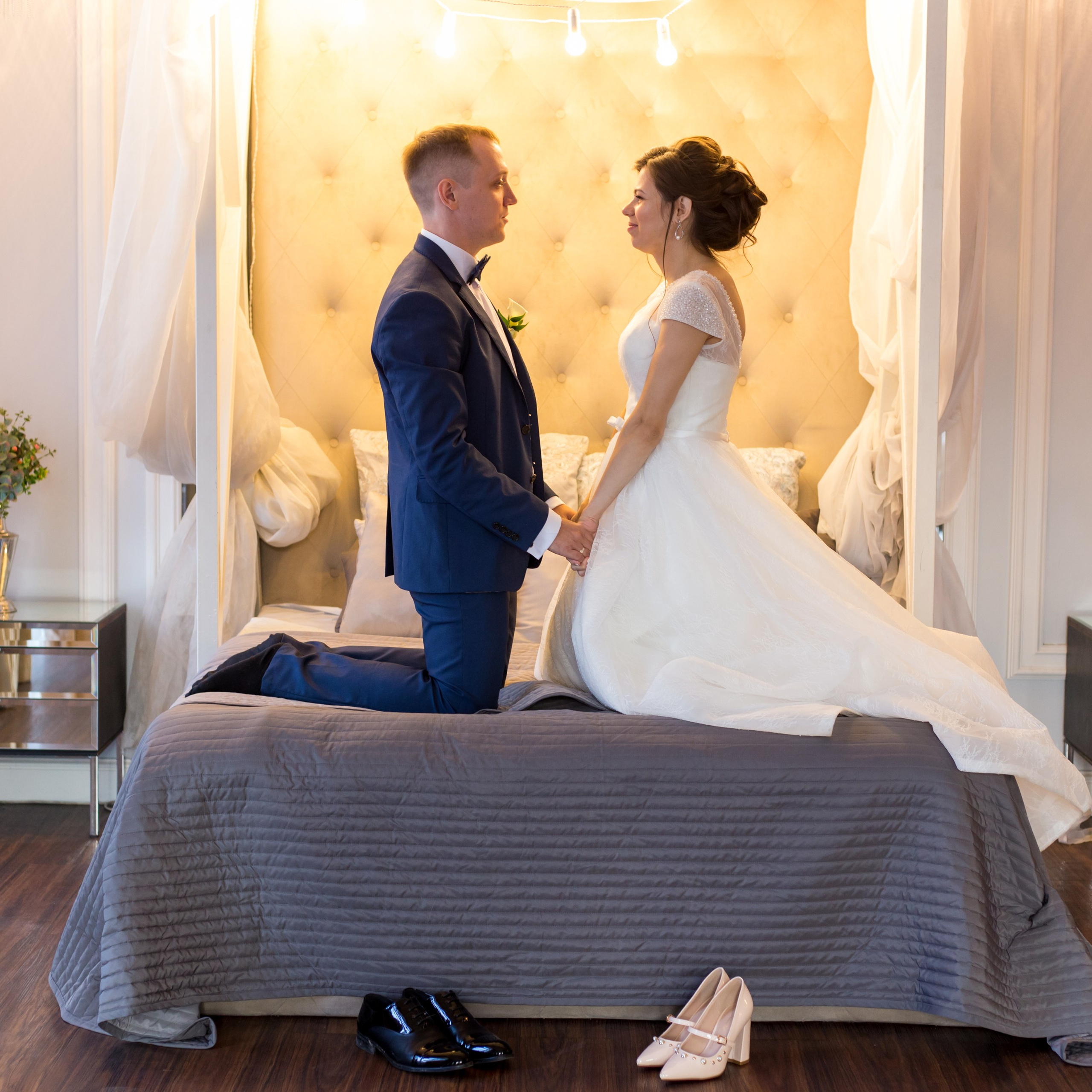 Свадебная съемка в студии и прогулка по парку Александрия