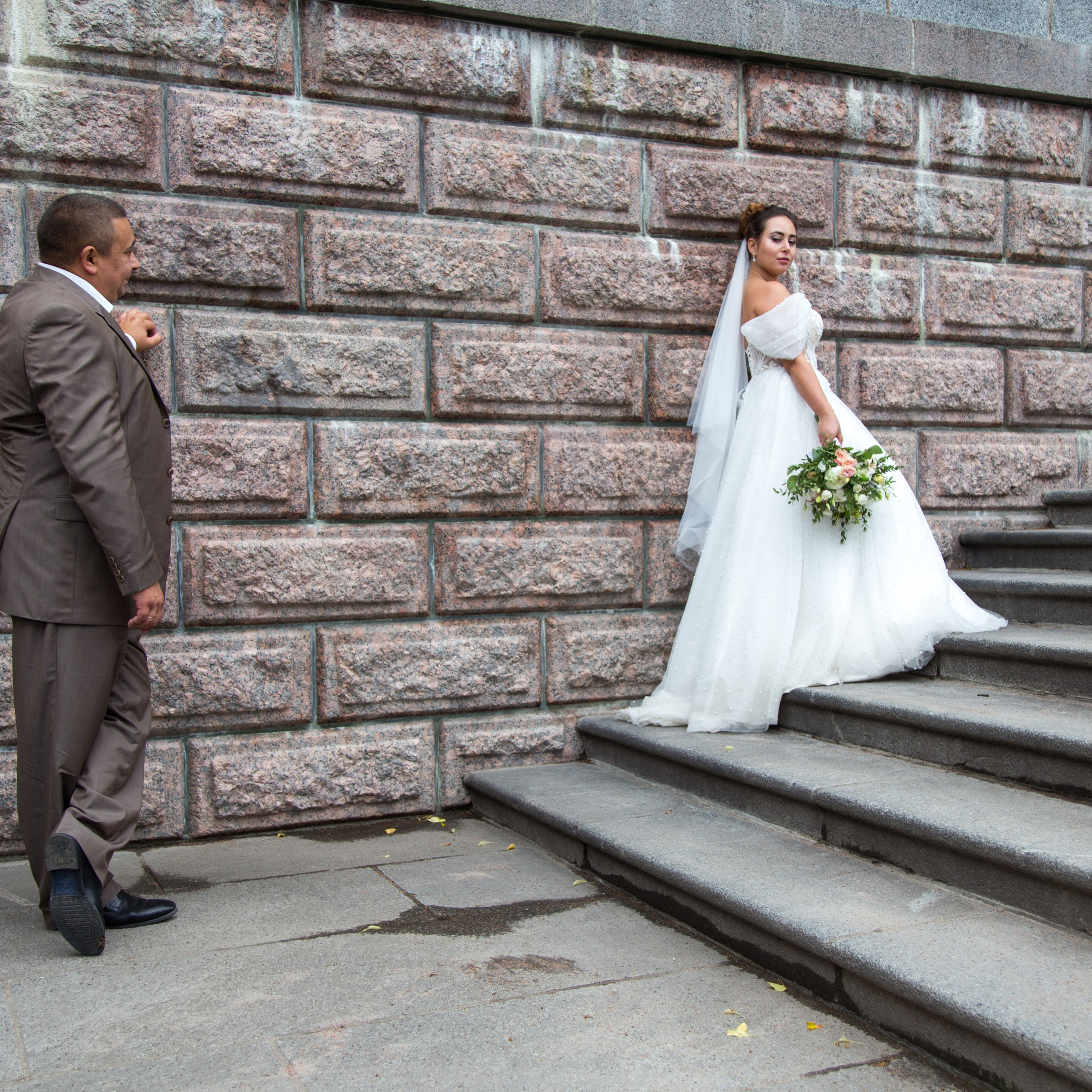 Сборы невесты в отеле, фотосессия в Пушкине