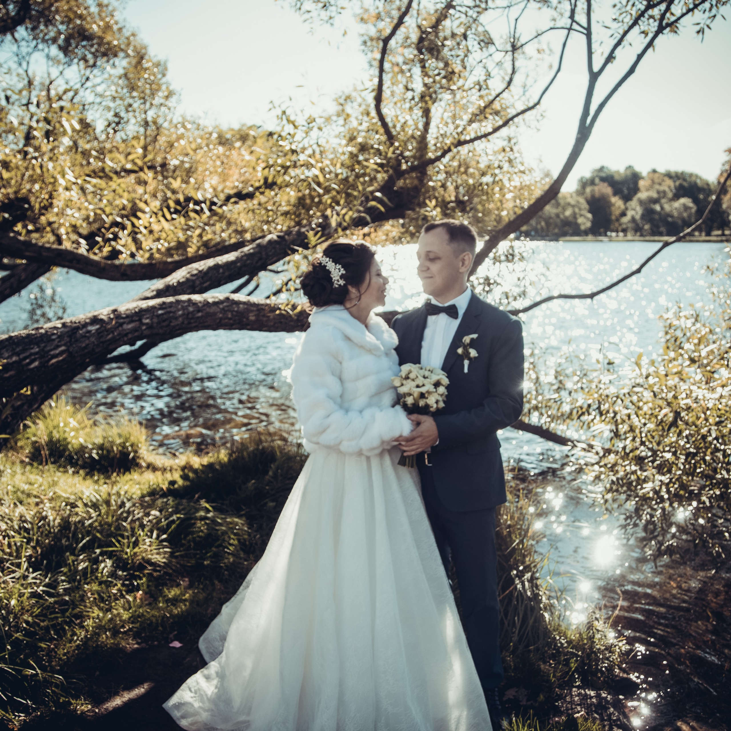 Свадебная съемка в студии и прогулка по парку Александрия