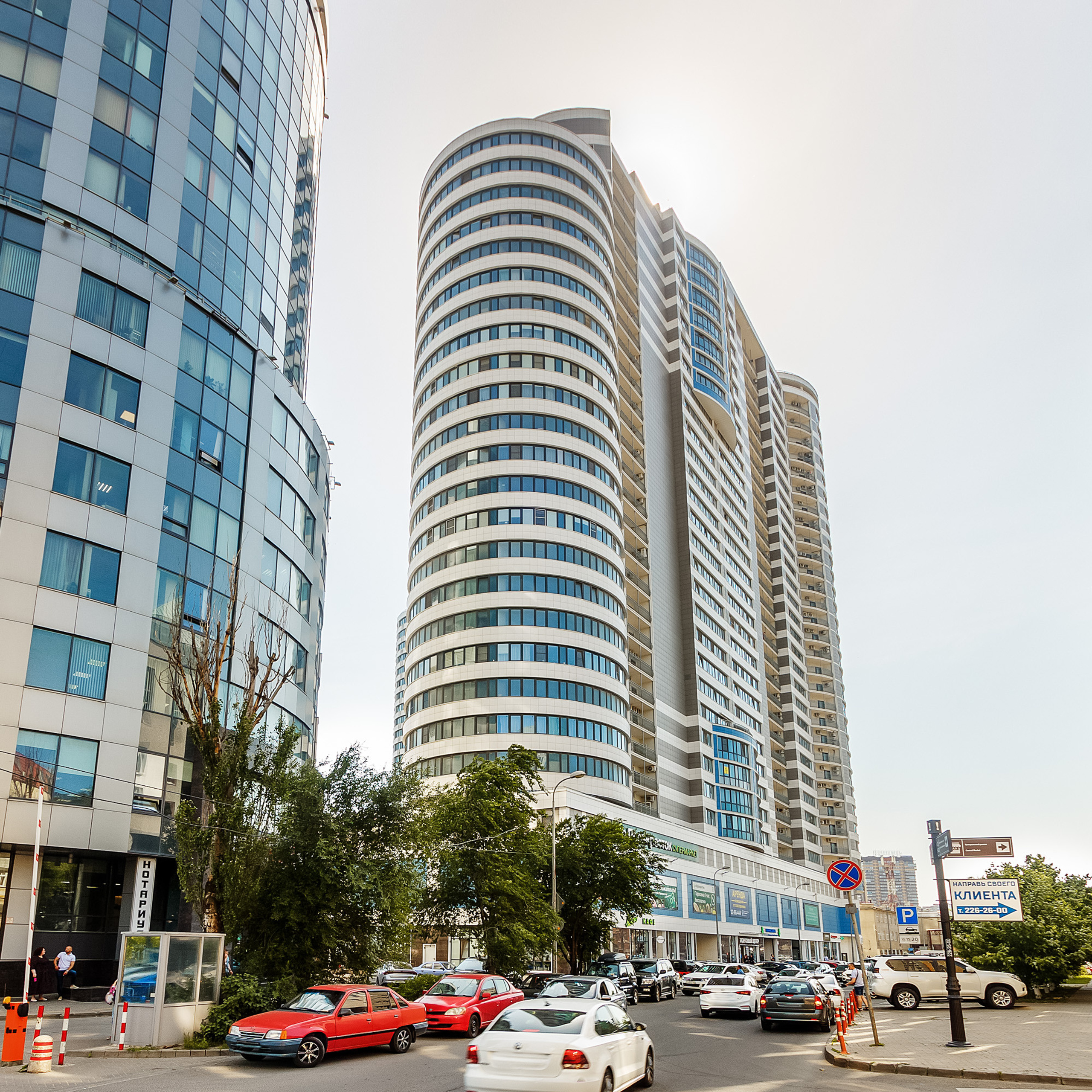 Архитектурная фотография жилого комплекса на набережной в Роствое-на-Дону