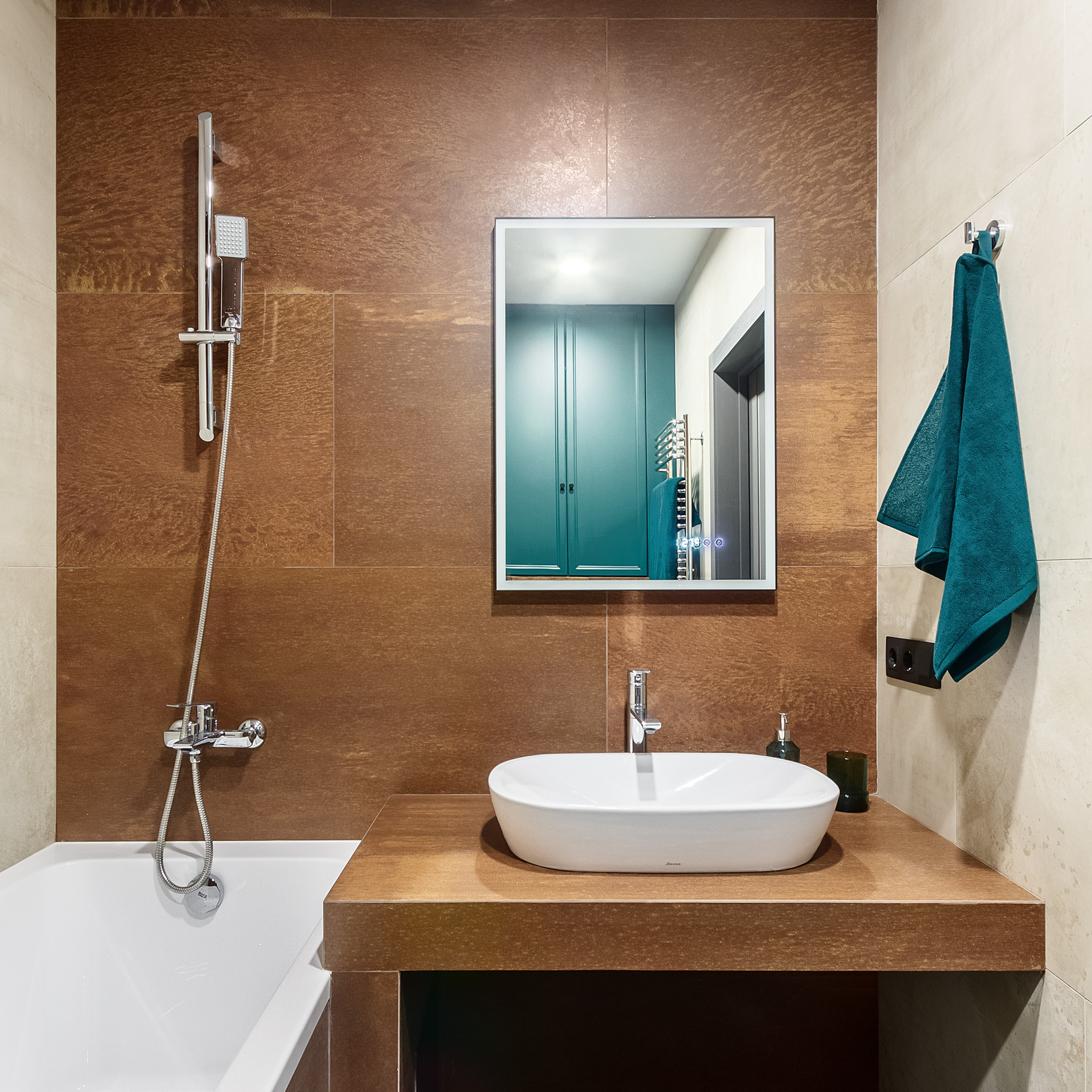 Дизайн умывальника в ванной комнате современного дома