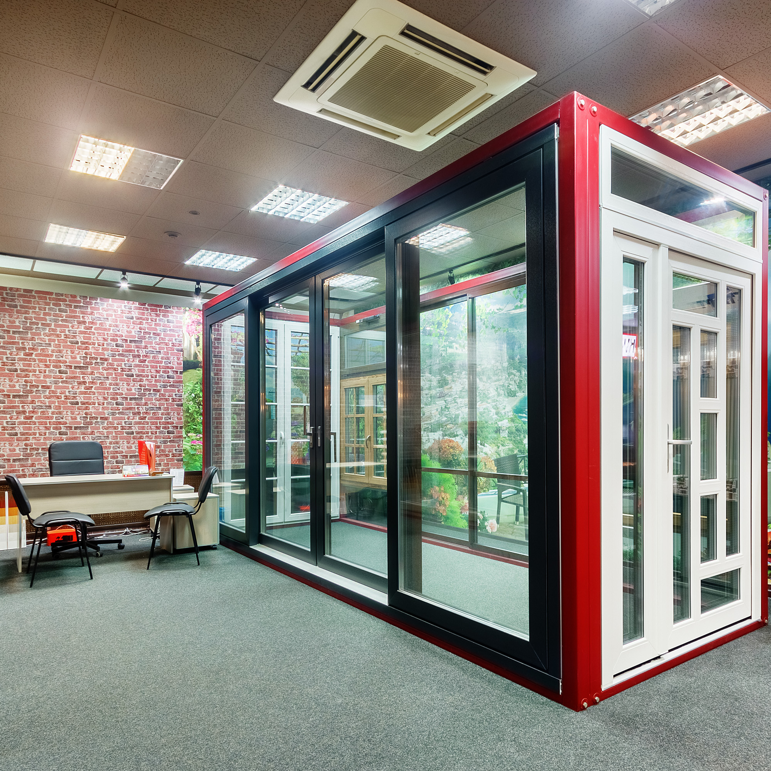 Магазин по продаже дверей в торговом центре в Ростове