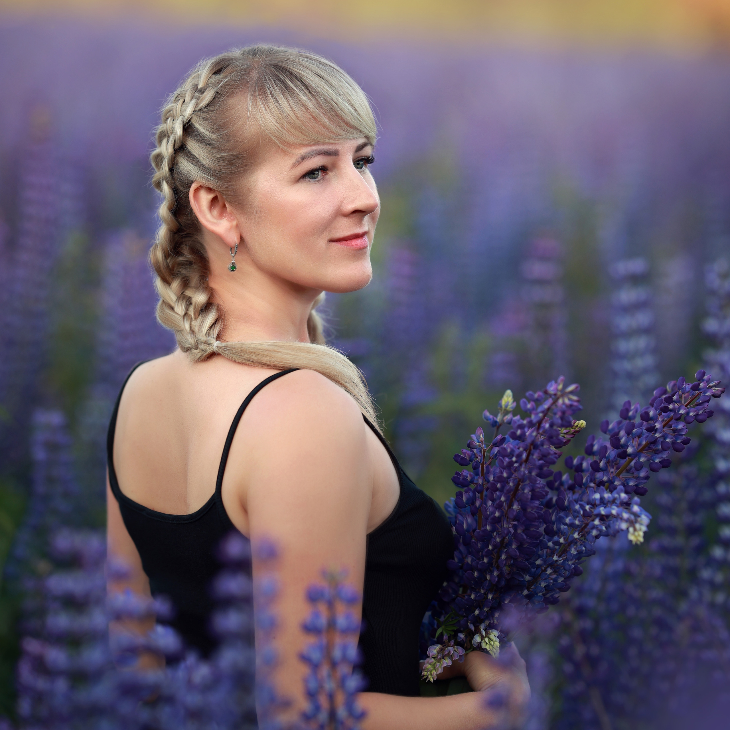 Фотосессия в люпинах