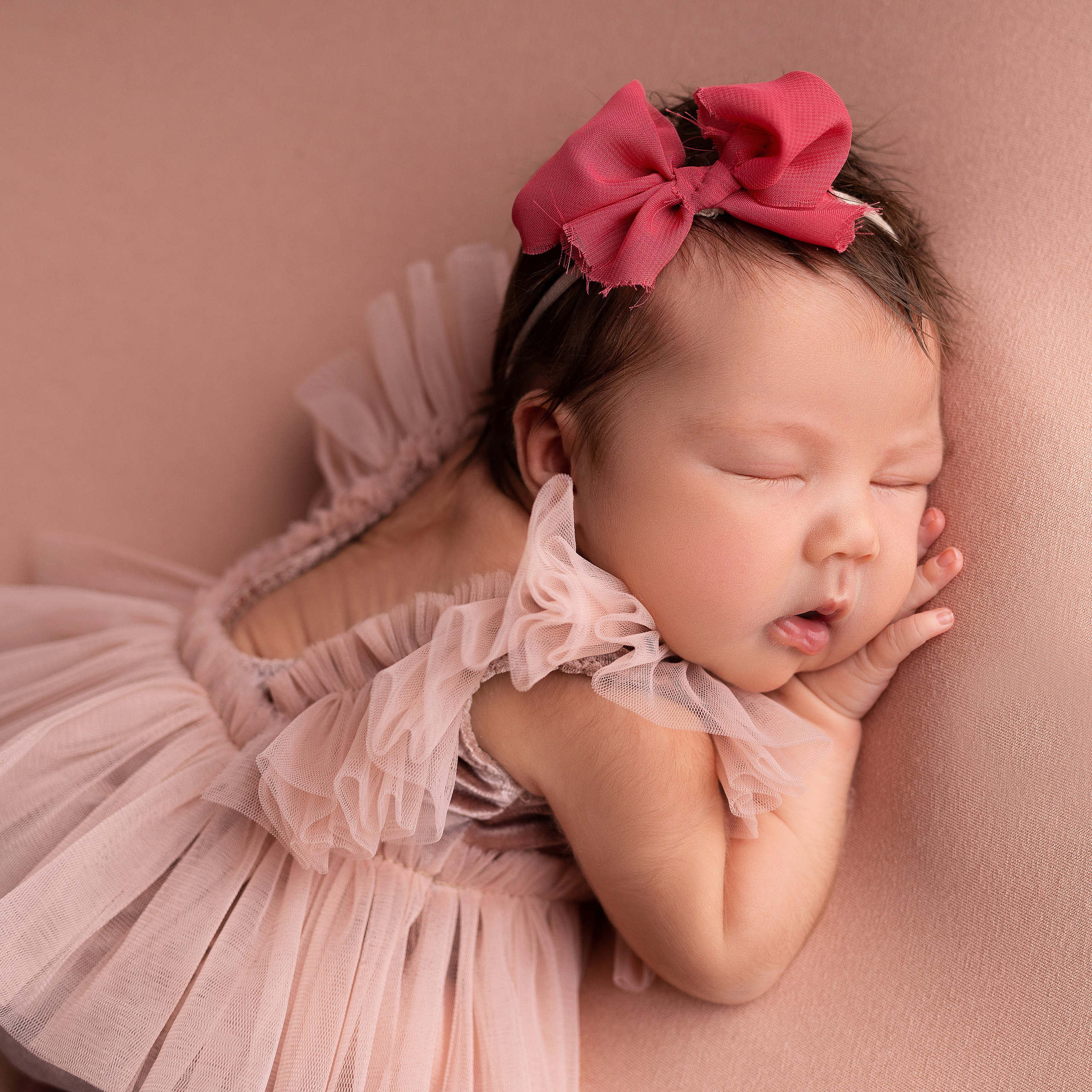 Отзывы родителей о фотосъемке малышей в Омской области. Лучше чем у Столярова. Фотограф новорожденных малышей в Омске и Омской области Эльвира Камаева