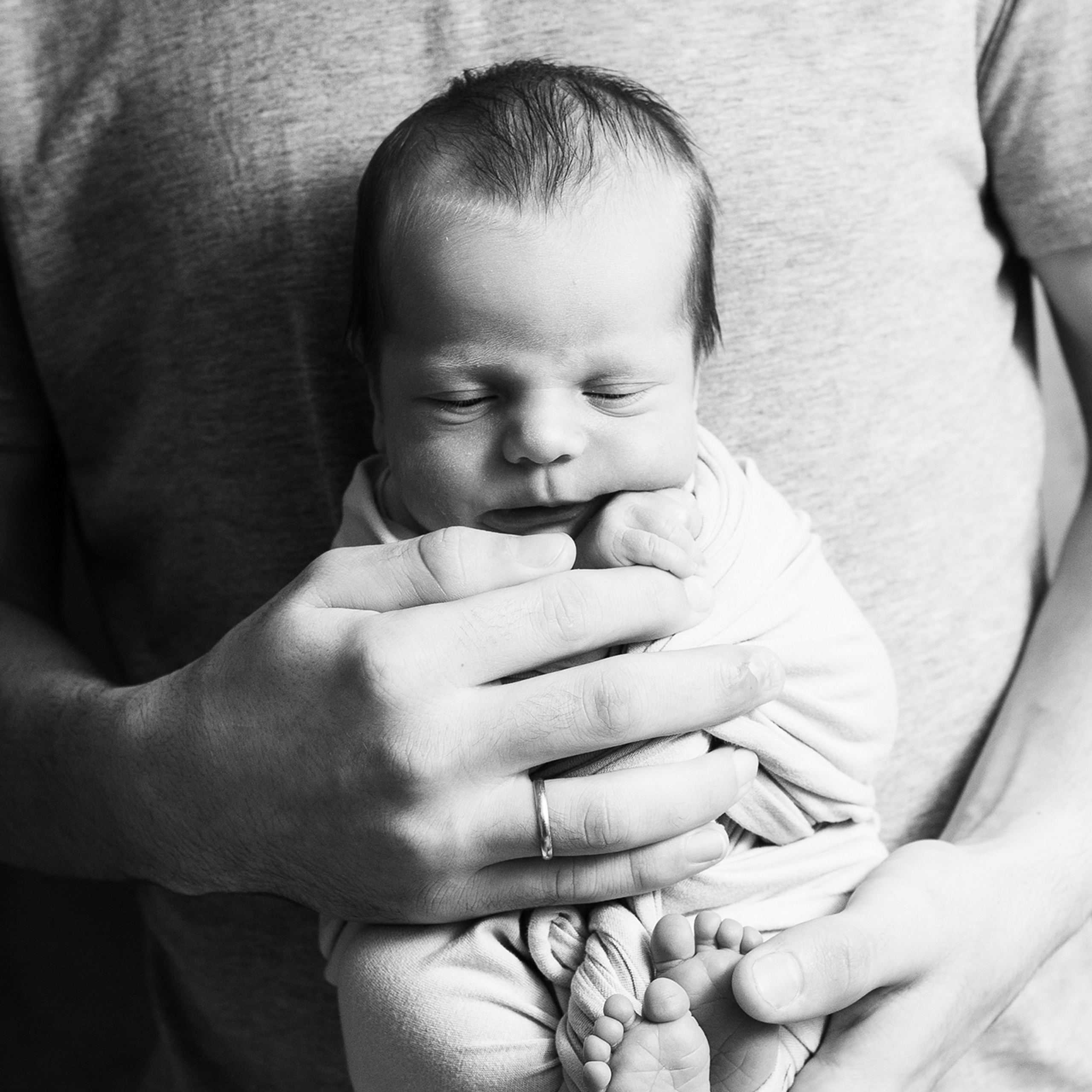 Отзывы родителей о фотосъемке малышей в Омской области. Лучше чем у Столярова. Фотограф новорожденных малышей в Омске и Омской области Эльвира Камаева