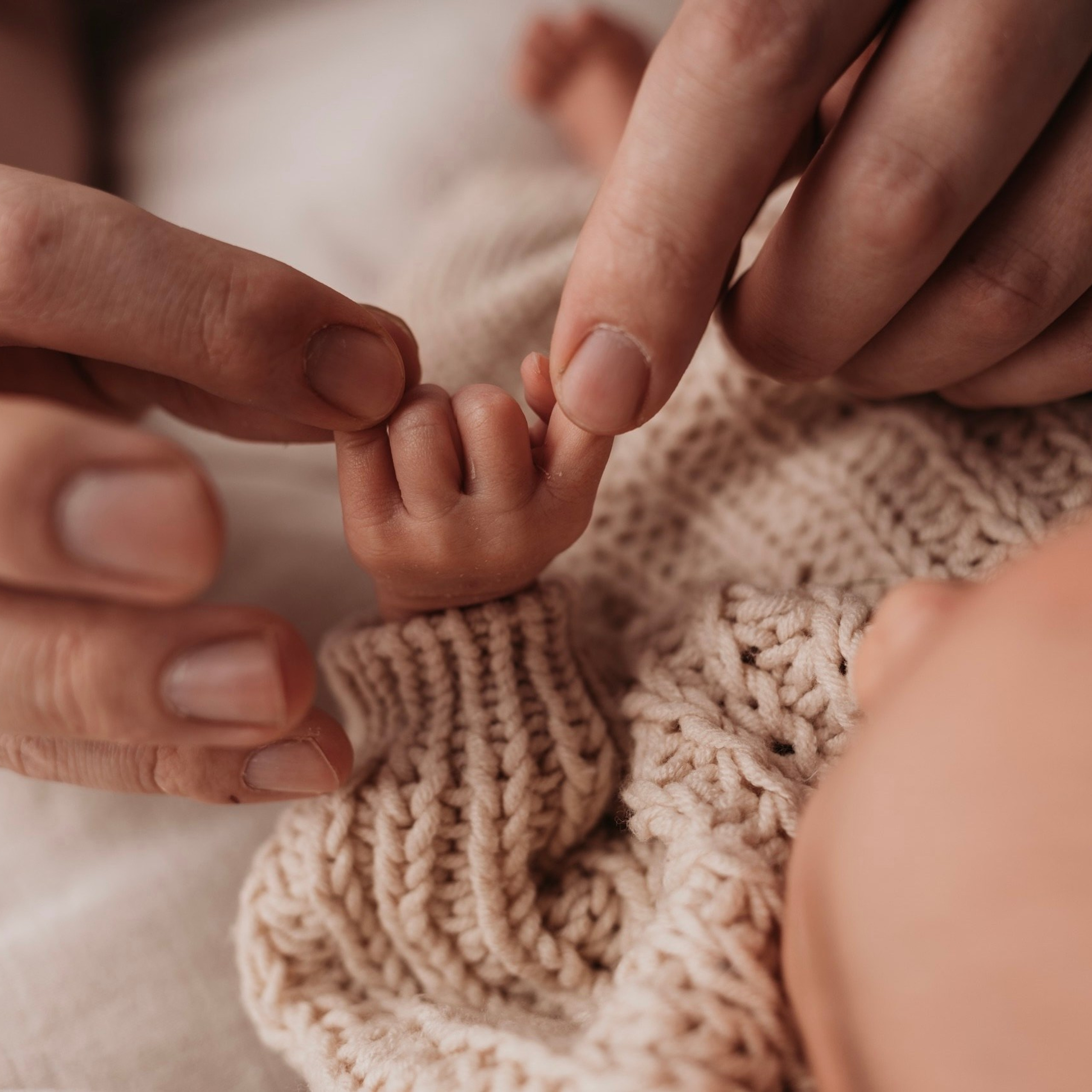 Отзывы родителей о фотосъемке малышей в Омской области. Лучше чем у Столярова. Фотограф новорожденных малышей в Омске и Омской области Эльвира Камаева