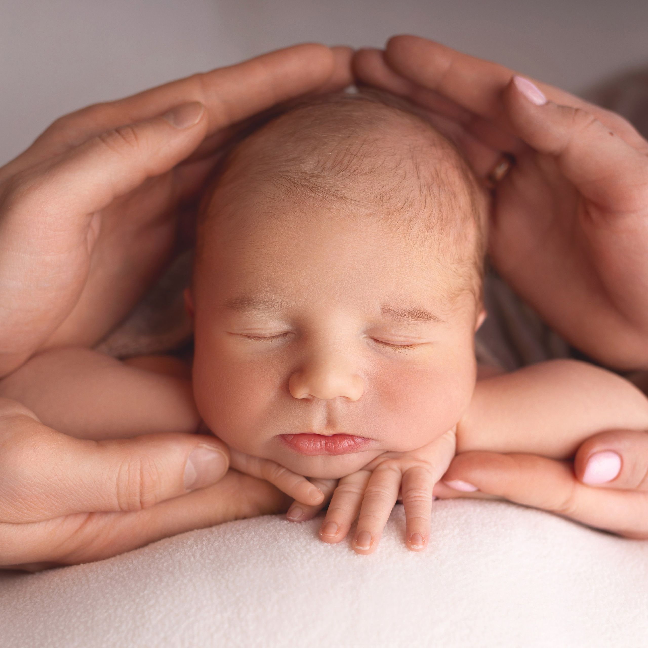 Отзывы родителей о фотосъемке малышей в Омской области. Лучше чем у Столярова. Фотограф новорожденных малышей в Омске и Омской области Эльвира Камаева