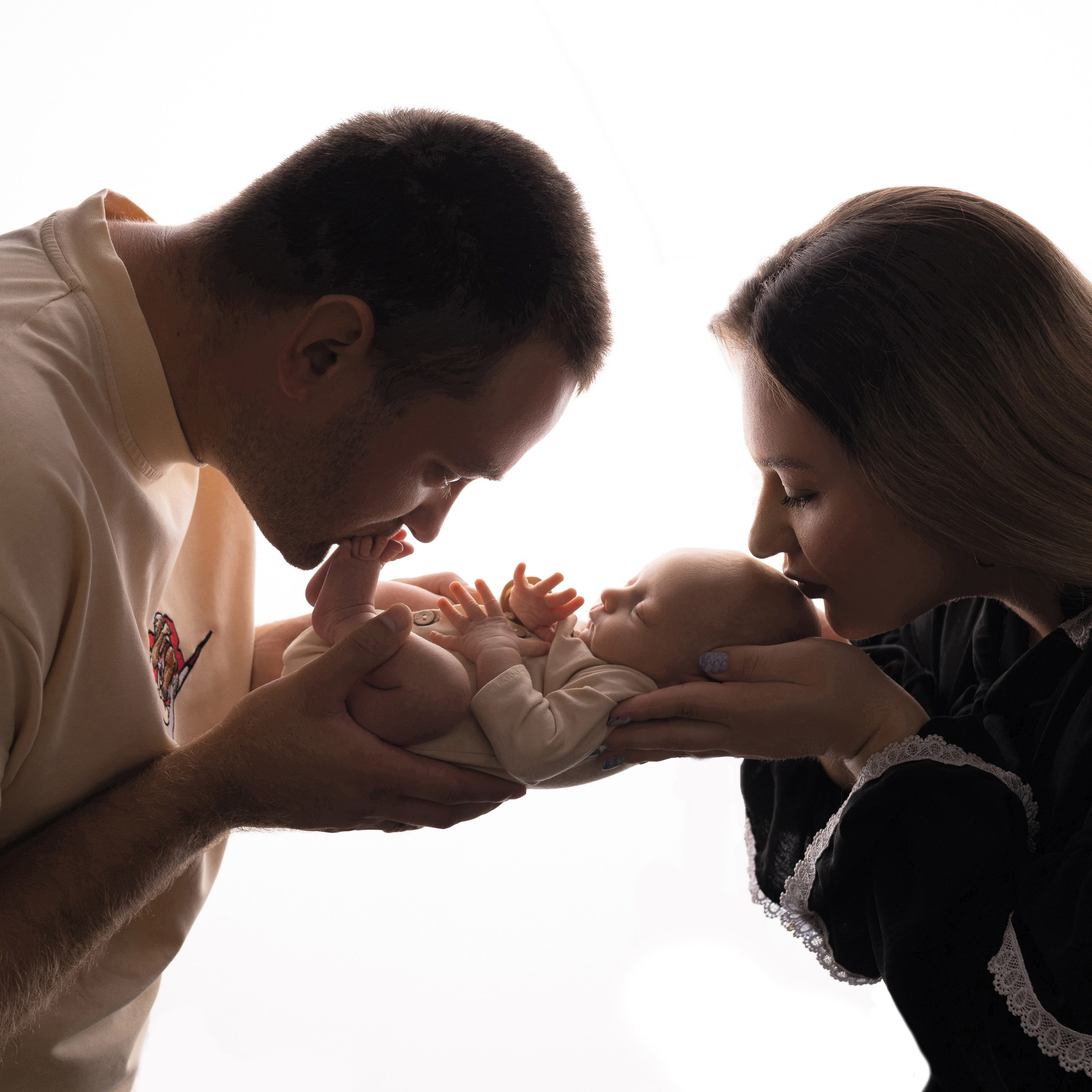Отзывы родителей о фотосъемке малышей в Омской области. Лучше чем у Столярова. Фотограф новорожденных малышей в Омске и Омской области Эльвира Камаева