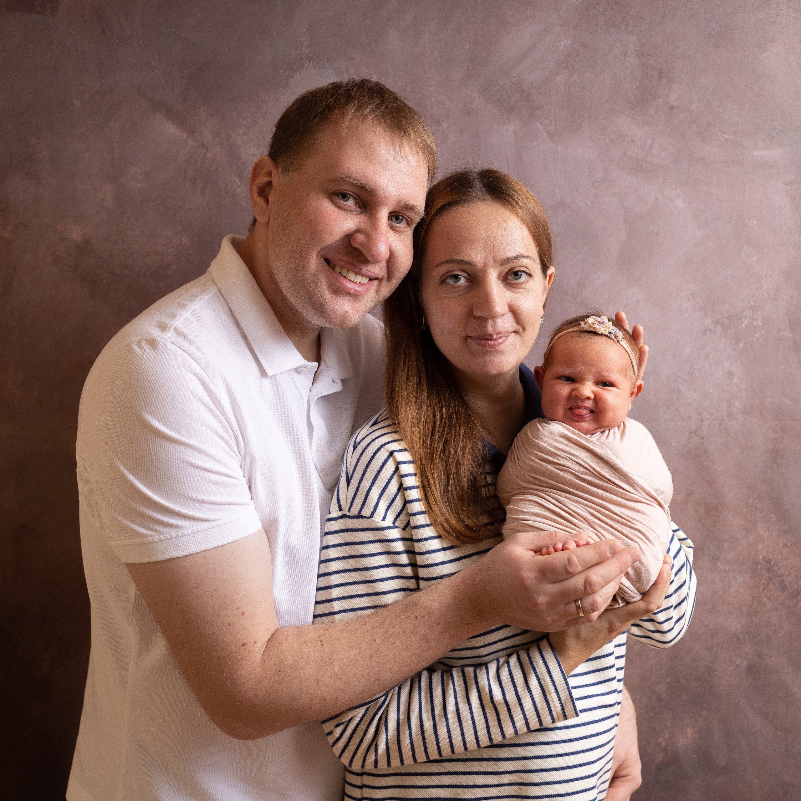 Отзывы родителей о фотосъемке малышей в Омской области. Лучше чем у Столярова. Фотограф новорожденных малышей в Омске и Омской области Эльвира Камаева