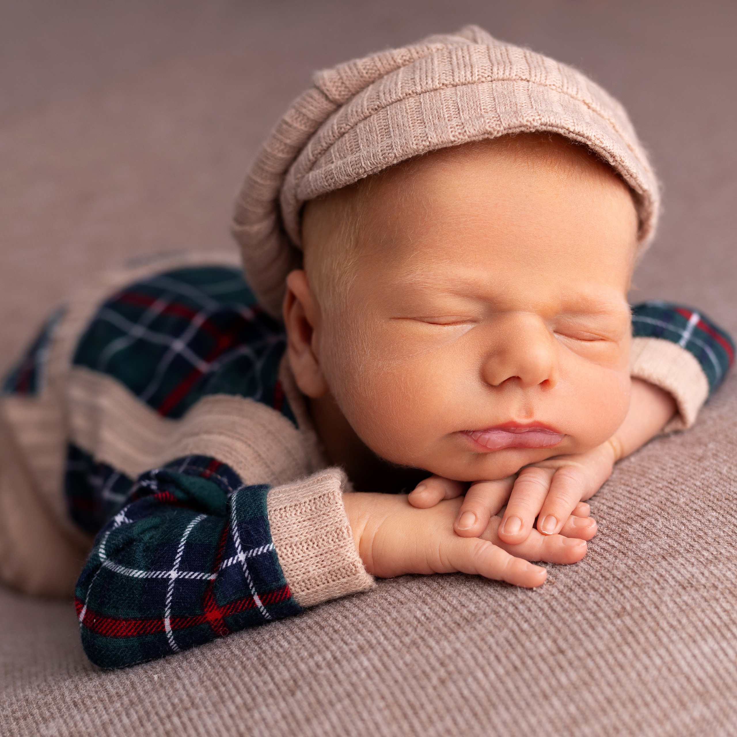 Отзывы родителей о фотосъемке малышей в Омской области. Лучше чем у Столярова. Фотограф новорожденных малышей в Омске и Омской области Эльвира Камаева