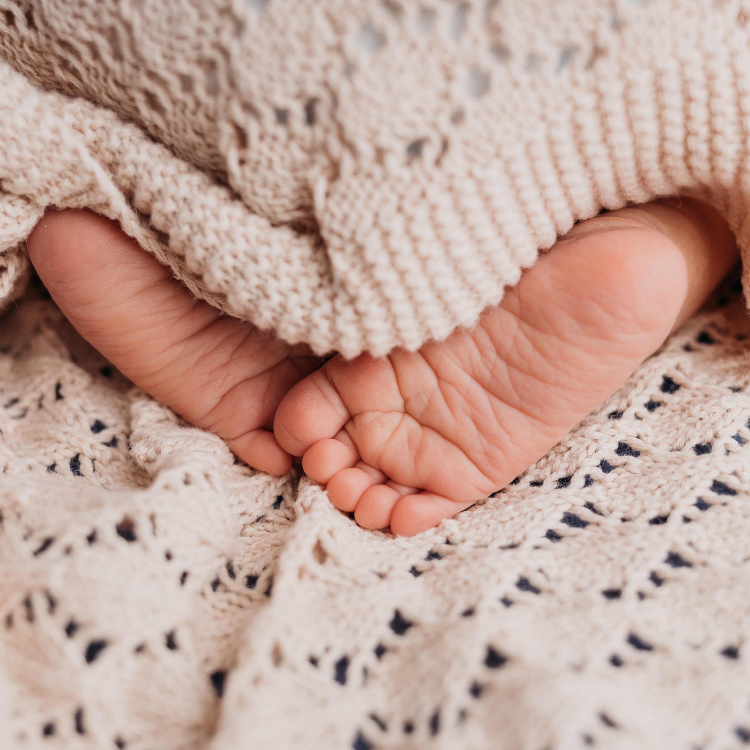 Отзывы родителей о фотосъемке малышей в Омской области. Лучше чем у Столярова. Фотограф новорожденных малышей в Омске и Омской области Эльвира Камаева