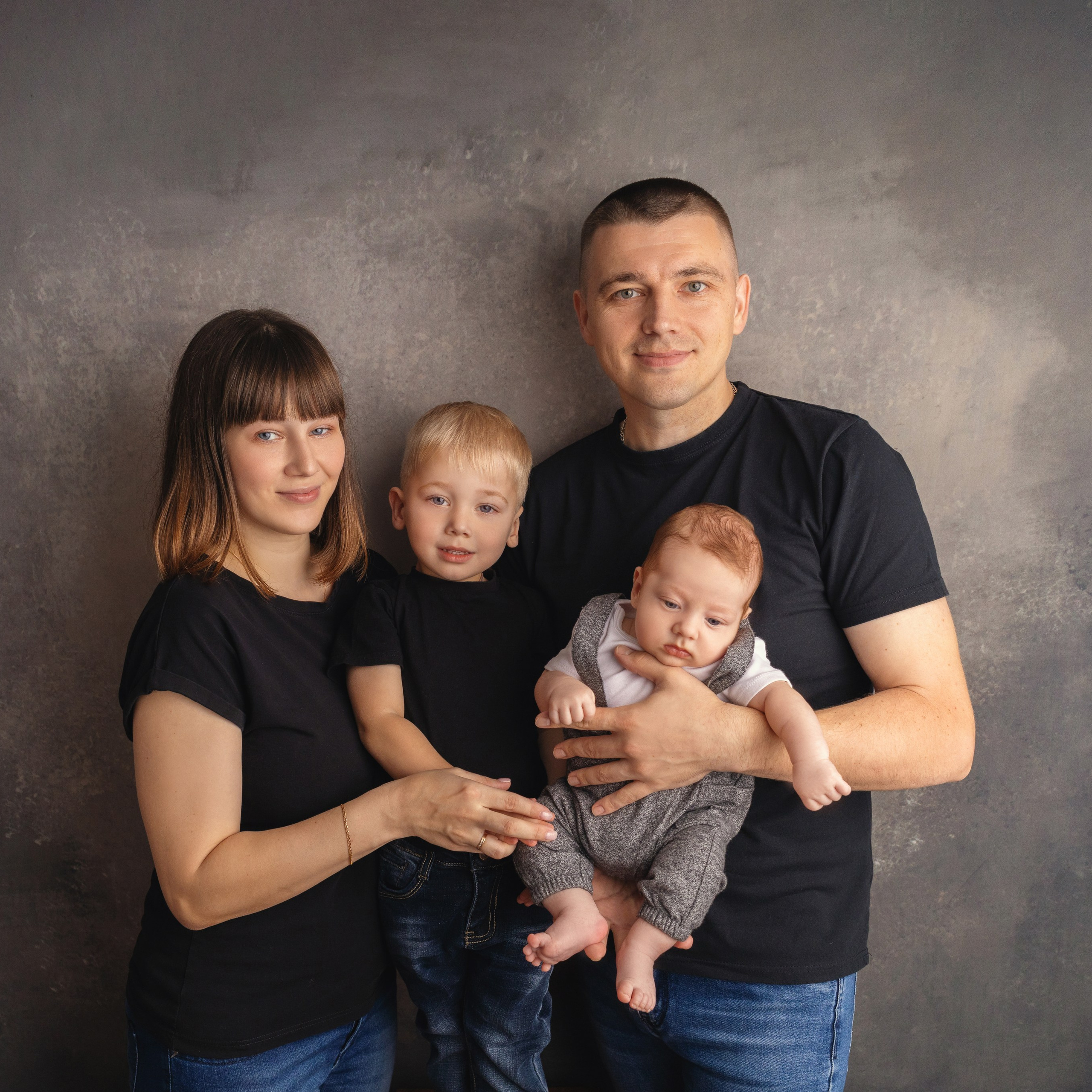 Отзывы родителей о фотосъемке малышей в Омской области. Лучше чем у Столярова. Фотограф новорожденных малышей в Омске и Омской области Эльвира Камаева