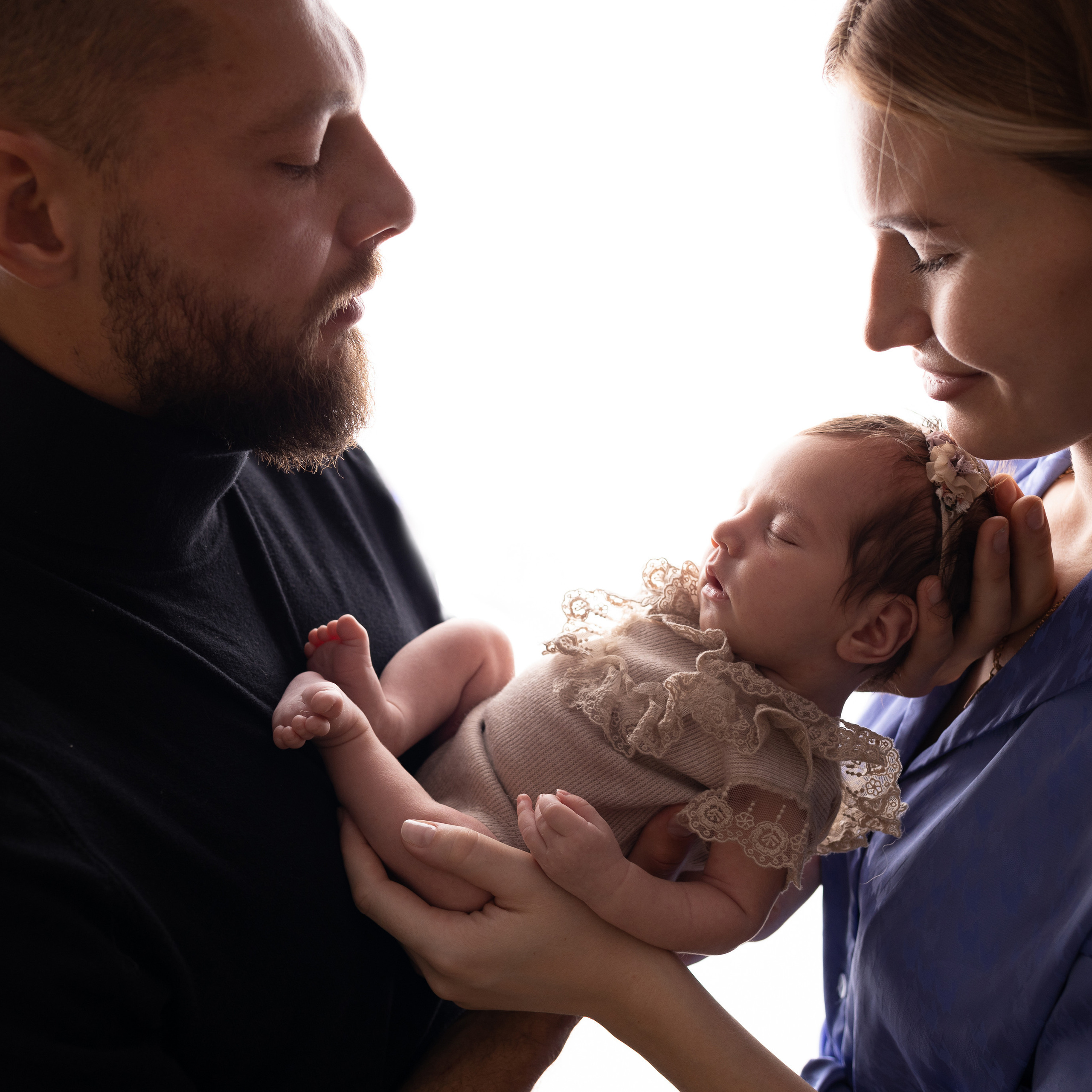 Отзывы родителей о фотосъемке малышей в Омской области. Лучше чем у Столярова. Фотограф новорожденных малышей в Омске и Омской области Эльвира Камаева