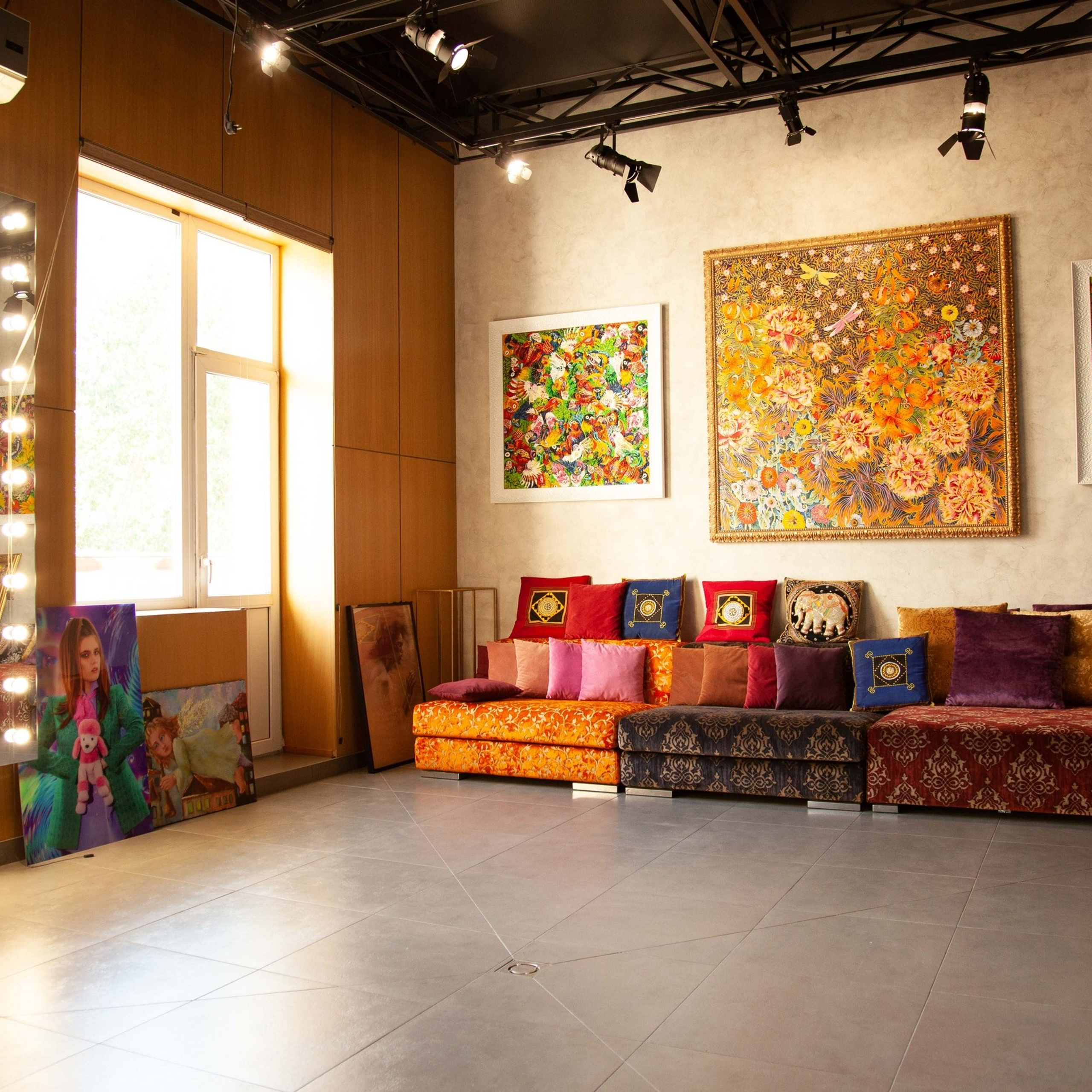 Актуальные фотостудии Самары: аренда, интерьерный и фоновые локации, услуги фотографа