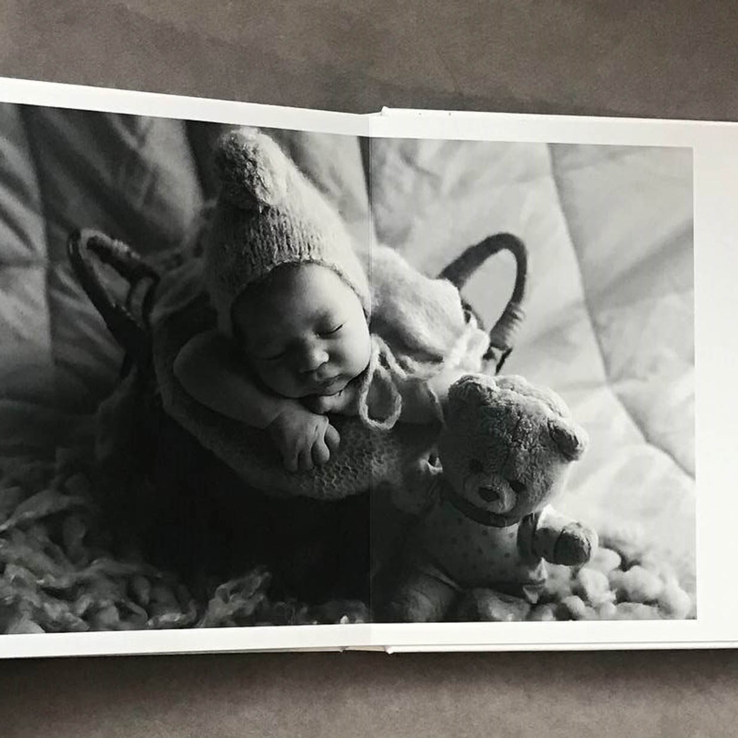 Фотография новорожденных Уссурийск. Примеры Ваших фотокниг. Фотограф новорожденных (ньюборн) в г. Уссурийске Приморский край Ирина Губанова